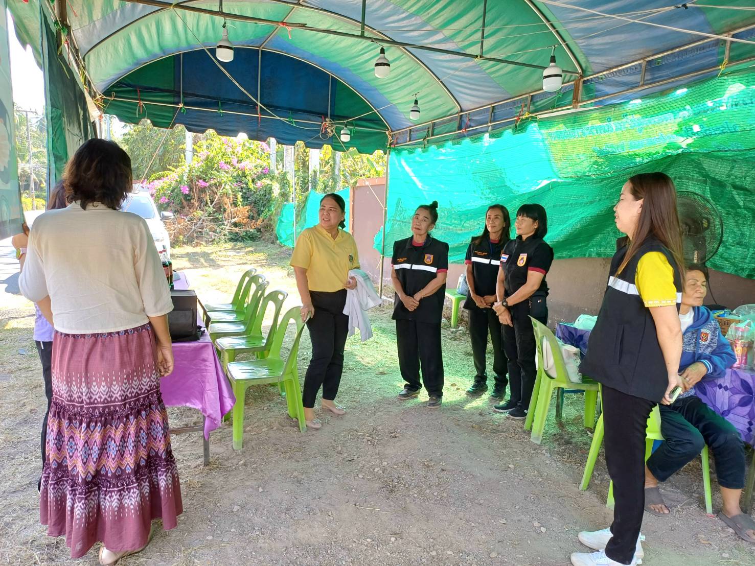 พช.สมุทรสงคราม ลงพื้นที่ตรวจด่านตรวจ จุดตรวจ และจุดให้บริการประชาชน ช่วงเทศกาลปีใหม่ พ.ศ. 2568