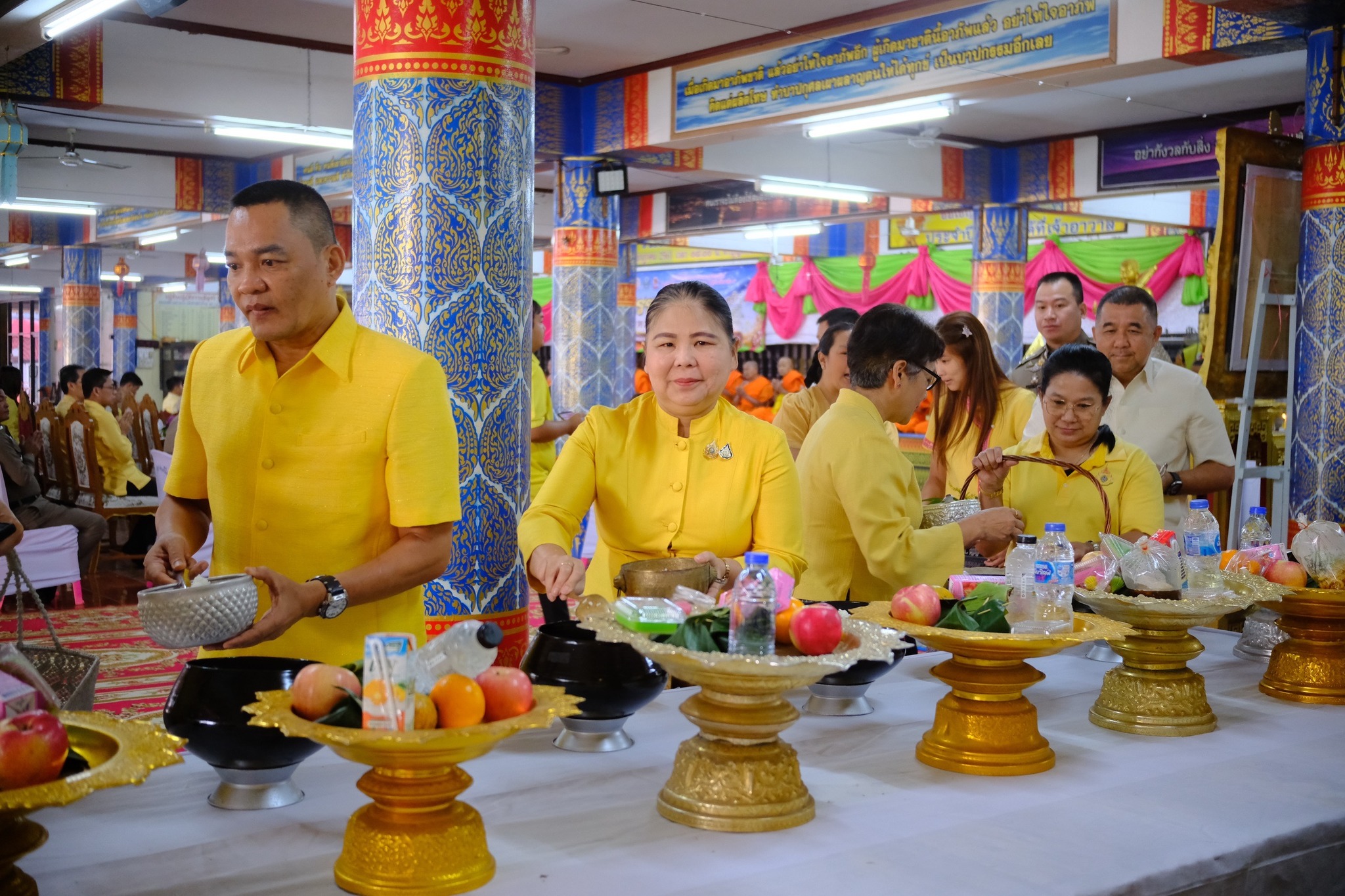 พช.สมุทรสงคราม ร่วมกิจกรรม “ชูธรรมนำชีวิต จังหวัดสมุทรสงคราม” ทำบุญตักบาตรวันธรรมสวนะ น้อมนำหลักธรรมมาใช้ในชีวิตประจำวัน
