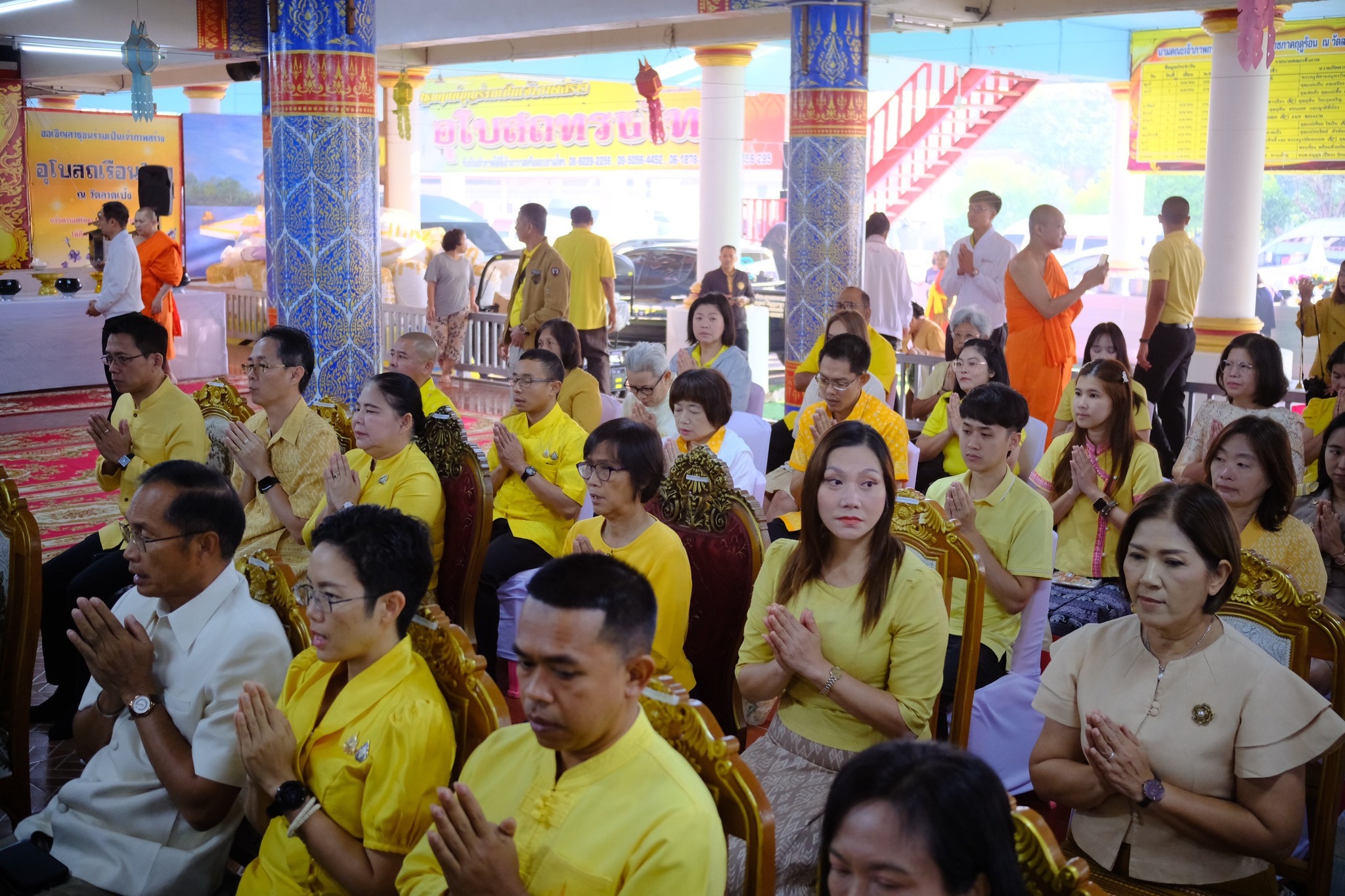 พช.สมุทรสงคราม ร่วมกิจกรรม “ชูธรรมนำชีวิต จังหวัดสมุทรสงคราม” ทำบุญตักบาตรวันธรรมสวนะ น้อมนำหลักธรรมมาใช้ในชีวิตประจำวัน