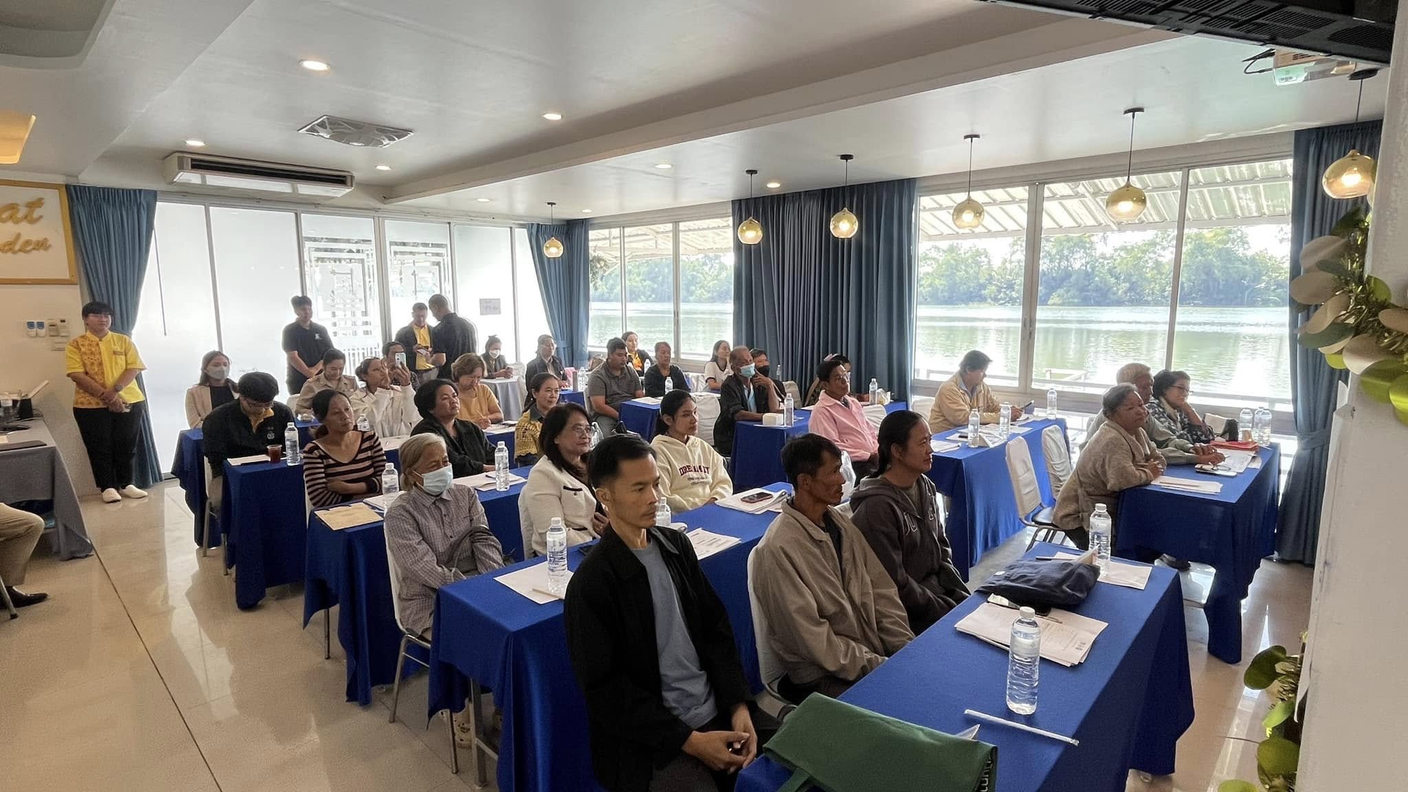 พช.สมุทรสงคราม จัดประชุมเชิงปฏิบัติการผู้ผลิต ผู้ประกอบการ OTOP ตามโครงการพัฒนาผลิตภัณฑ์ OTOP กลุ่มปรับตัวสู่การพัฒนา (Quadrant D) ให้มีคุณภาพมาตรฐาน