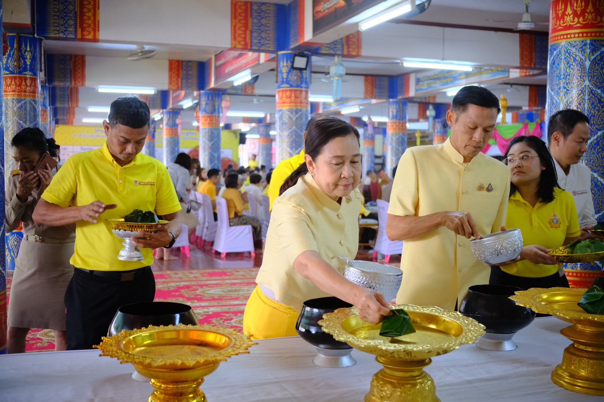 พช.สมุทรสงคราม ร่วมกิจกรรม “ชูธรรมนำชีวิต จังหวัดสมุทรสงคราม” ทำบุญตักบาตรวันธรรมสวนะ น้อมนำหลักธรรมมาใช้ในชีวิตประจำวัน