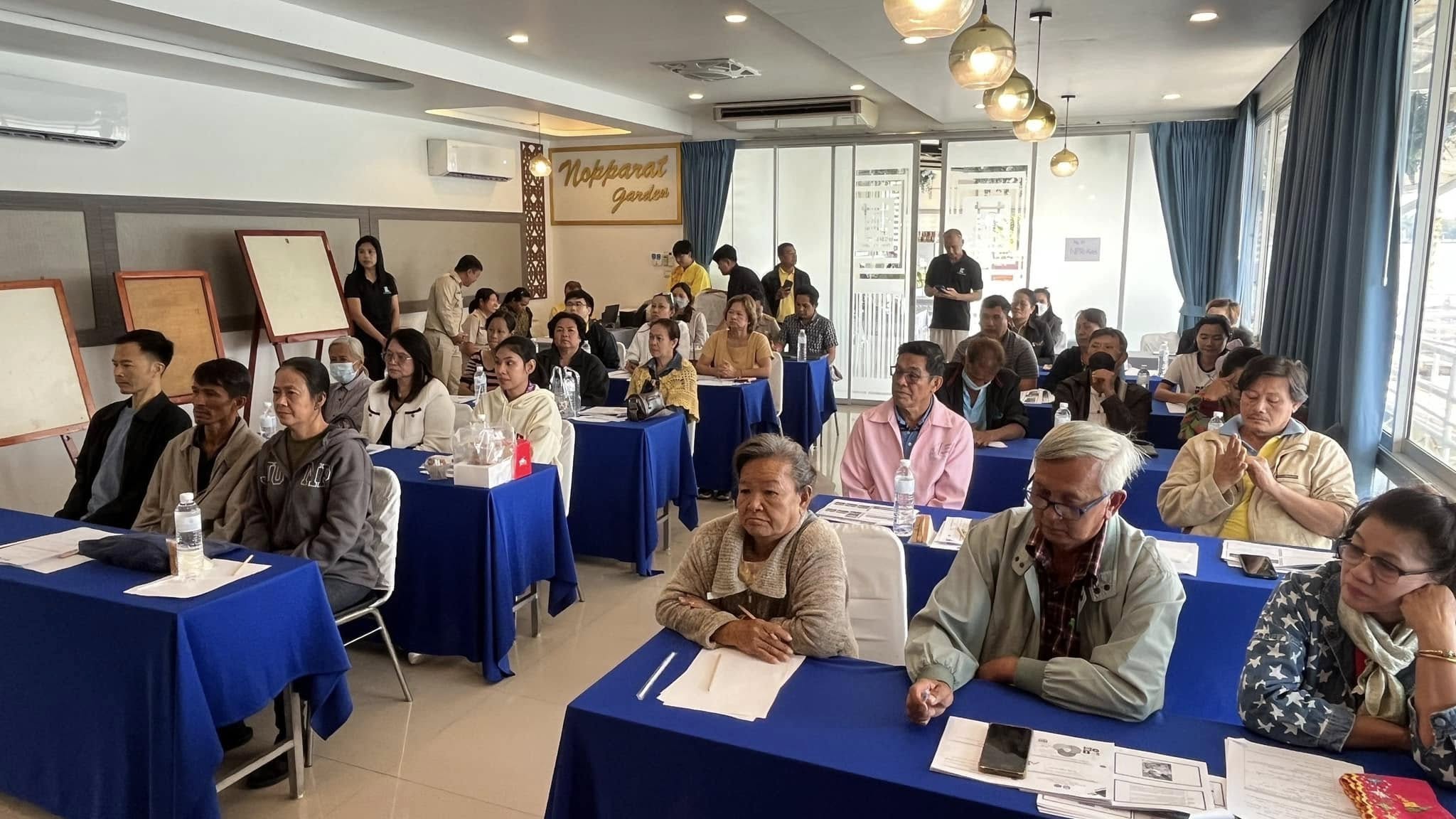 พช.สมุทรสงคราม จัดประชุมเชิงปฏิบัติการผู้ผลิต ผู้ประกอบการ OTOP ตามโครงการพัฒนาผลิตภัณฑ์ OTOP กลุ่มปรับตัวสู่การพัฒนา (Quadrant D) ให้มีคุณภาพมาตรฐาน
