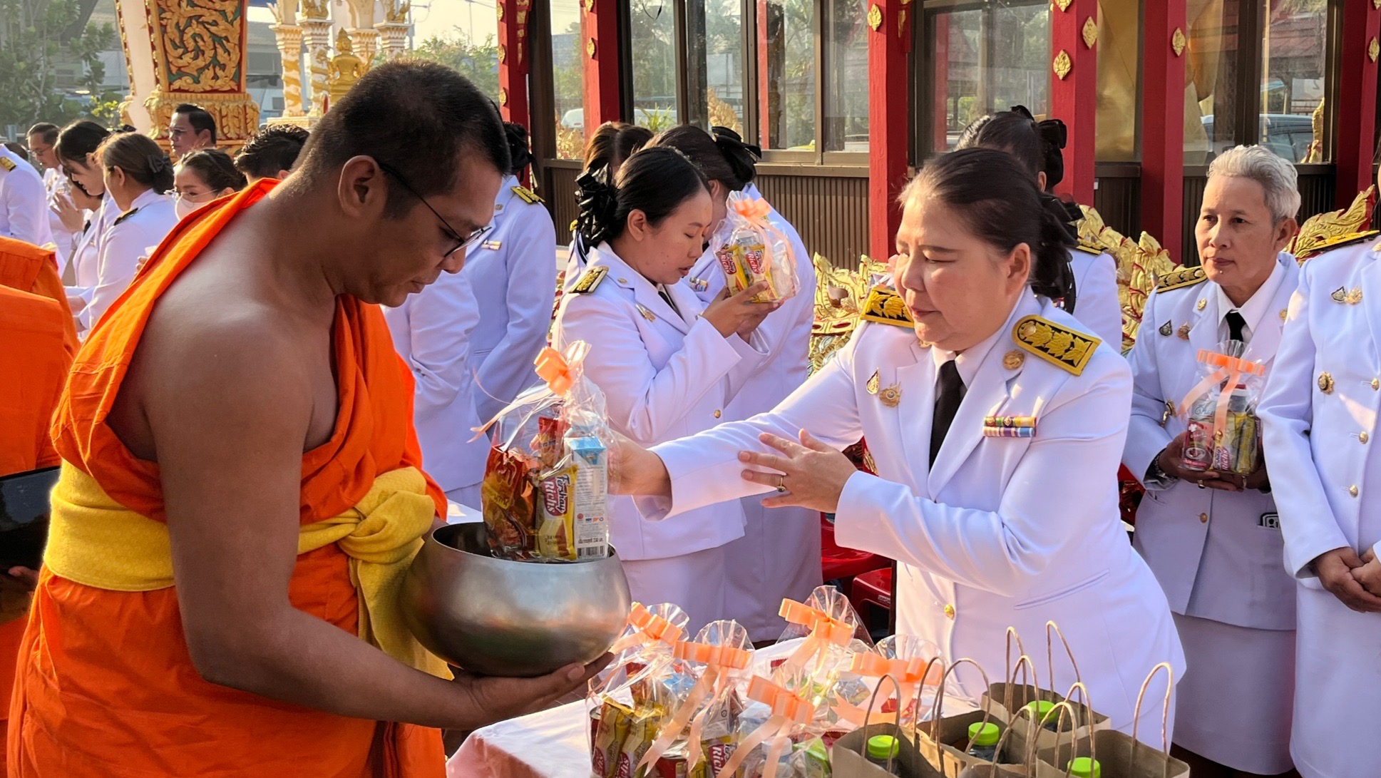 พช.สมุทรสงคราม ร่วมพิธีเจริญพระพุทธมนต์และพิธีทำบุญตักบาตรเฉลิมพระเกียรติสมเด็จพระเจ้าลูกเธอ เจ้าฟ้าสิริวัณณวรี นารีรัตนราชกัญญา เนื่องในโอกาสวันคล้ายวันประสูติ 8 มกราคม