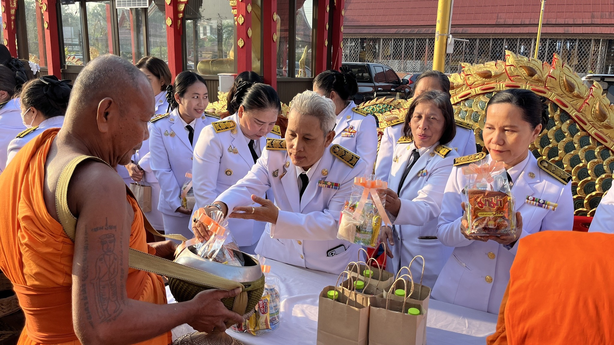 พช.สมุทรสงคราม ร่วมพิธีเจริญพระพุทธมนต์และพิธีทำบุญตักบาตรเฉลิมพระเกียรติสมเด็จพระเจ้าลูกเธอ เจ้าฟ้าสิริวัณณวรี นารีรัตนราชกัญญา เนื่องในโอกาสวันคล้ายวันประสูติ 8 มกราคม