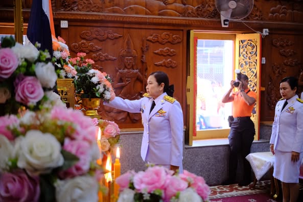 พช.สมุทรสงคราม ร่วมพิธีเจริญพระพุทธมนต์และพิธีทำบุญตักบาตรเฉลิมพระเกียรติสมเด็จพระเจ้าลูกเธอ เจ้าฟ้าสิริวัณณวรี นารีรัตนราชกัญญา เนื่องในโอกาสวันคล้ายวันประสูติ 8 มกราคม