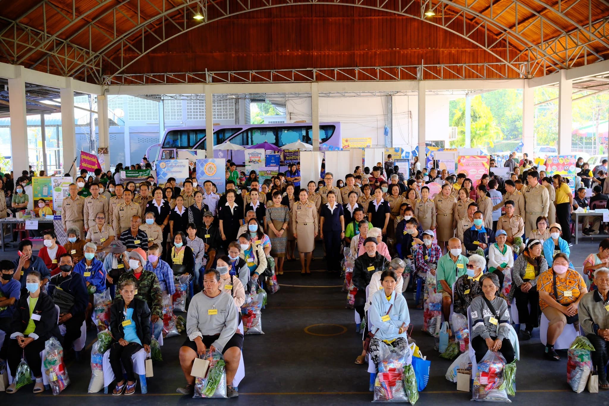 พช.สมุทรสงคราม ร่วมโครงการเสริมสร้างความจงรักภักดีต่อสถาบัน บำบัดทุกข์ บำรุงสุข สร้างรอยยิ้มให้ประชาชน ประจำปีงบประมาณ พ.ศ. 2568 ครั้งที่ 1/2568 และหน่วยบริการจังหวัดสมุทรสงครามเคลื่อนที่ “บำบัดทุกข์ บำรุงสุข สร้างรอยยิ้มให้ประชาชน”