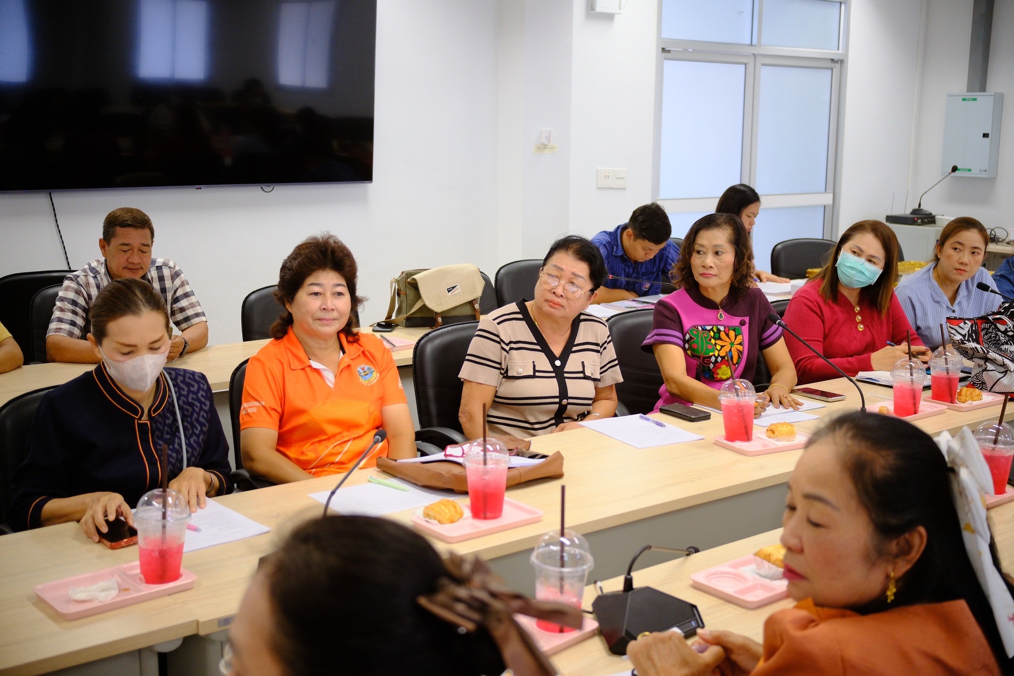 พช.สมุทรสงคราม ร่วมประชุมติดตามการดำเนินงานกองทุนพัฒนาบทบาทสตรีของอำเภอบางคนที จังหวัดสมุทรสงคราม