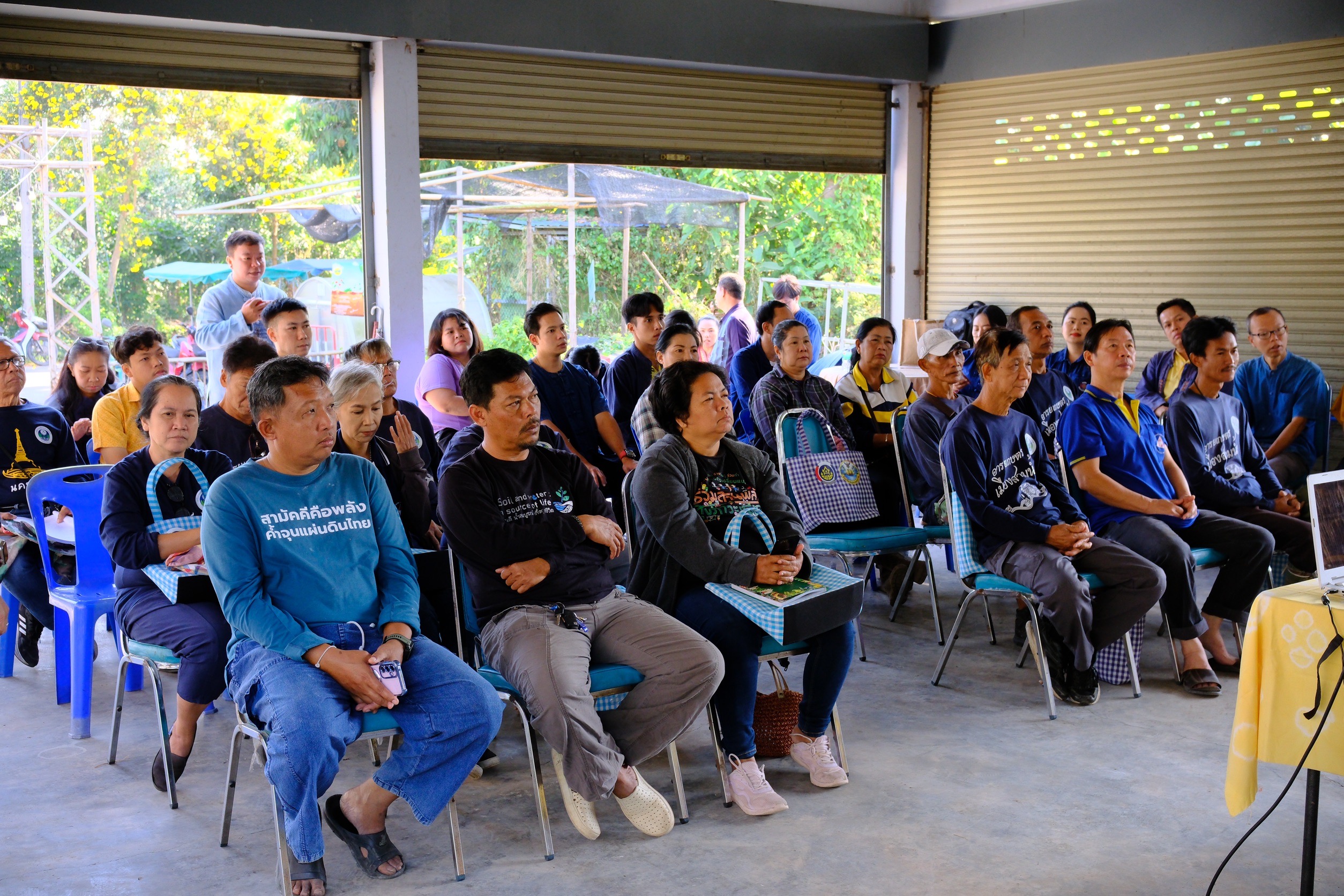พช.สมุทรสงคราม จัดประชุมเชิงปฏิบัติการสนับสนุนการขับเคลื่อนเครือข่ายศูนย์เรียนรู้การพัฒนาคุณภาพชีวิตตามหลักทฤษฎีใหม่ประยุกต์สู่ “โคก หนอง นา” ระดับจังหวัด