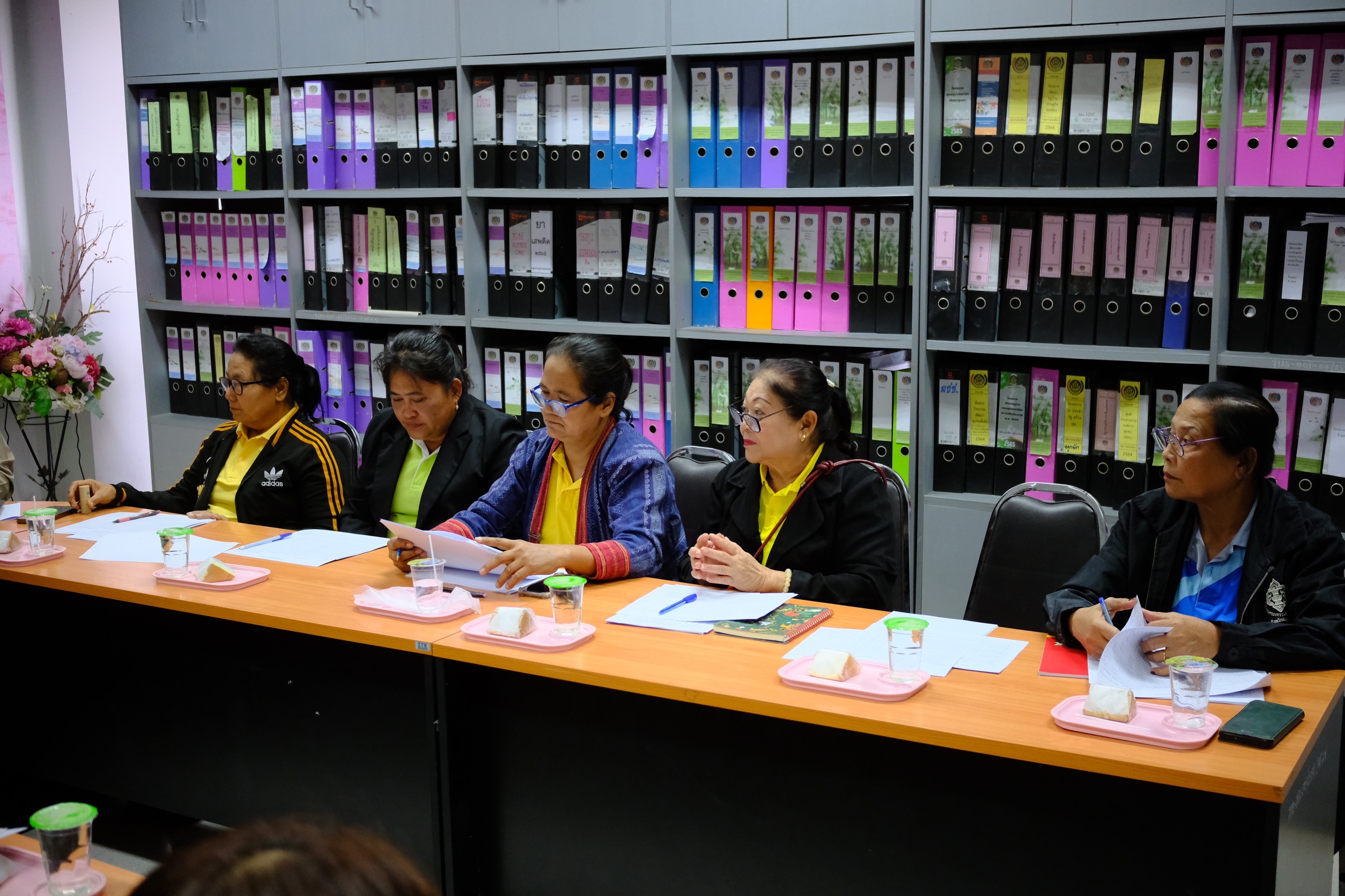 พช.สมุทรสงคราม ร่วมประชุมติดตามการดำเนินงานกองทุนพัฒนาบทบาทสตรีของอำเภอเมืองสมุทรสงคราม จังหวัดสมุทรสงคราม