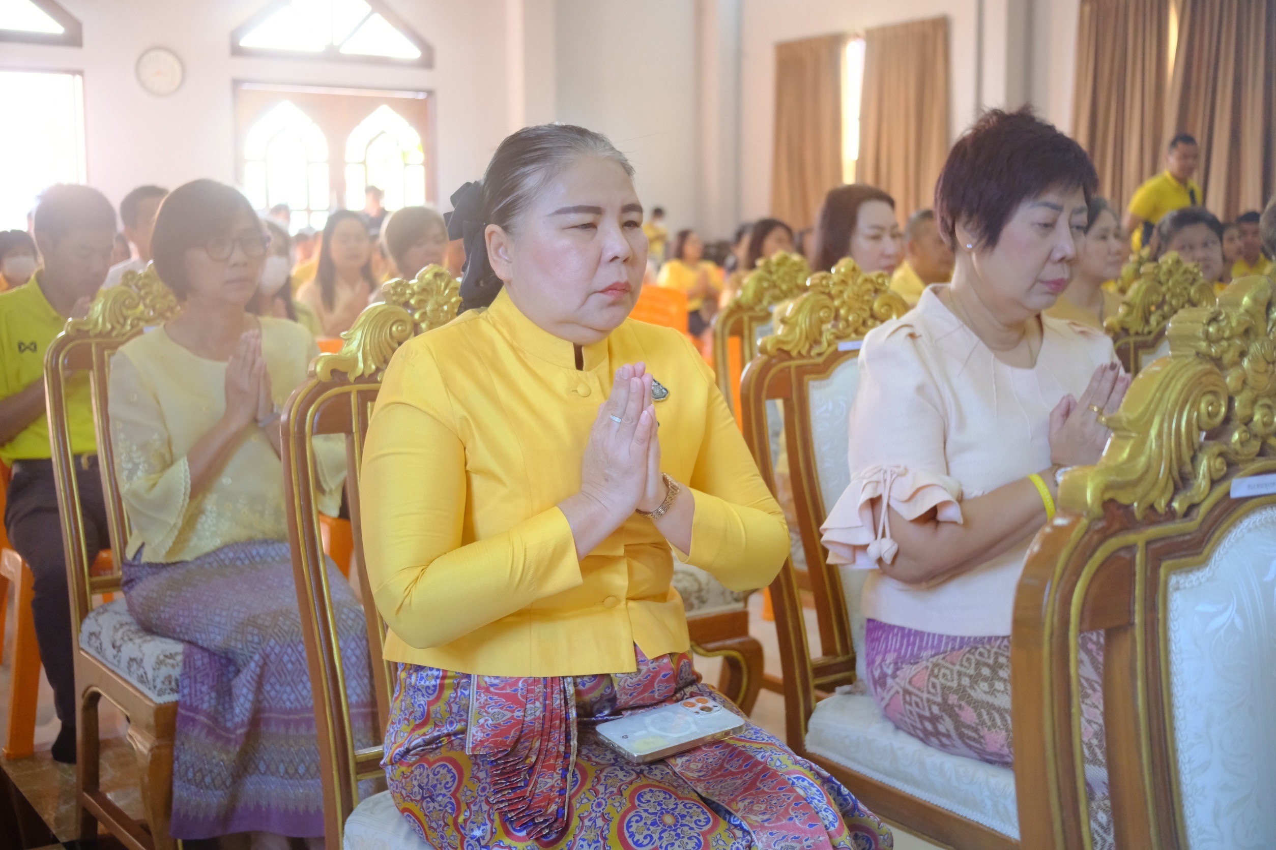 พช.สมุทรสงคราม ร่วมกิจกรรม “ชูธรรมนำชีวิต จังหวัดสมุทรสงคราม” ทำบุญตักบาตรวันธรรมสวนะ น้อมนำหลักธรรมมาใช้ในชีวิตประจำวัน
