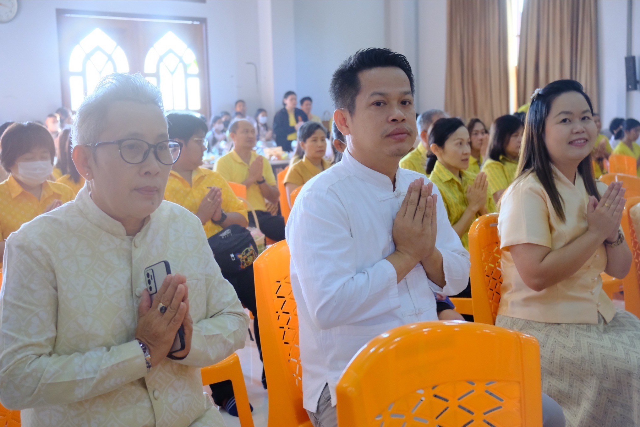 พช.สมุทรสงคราม ร่วมกิจกรรม “ชูธรรมนำชีวิต จังหวัดสมุทรสงคราม” ทำบุญตักบาตรวันธรรมสวนะ น้อมนำหลักธรรมมาใช้ในชีวิตประจำวัน