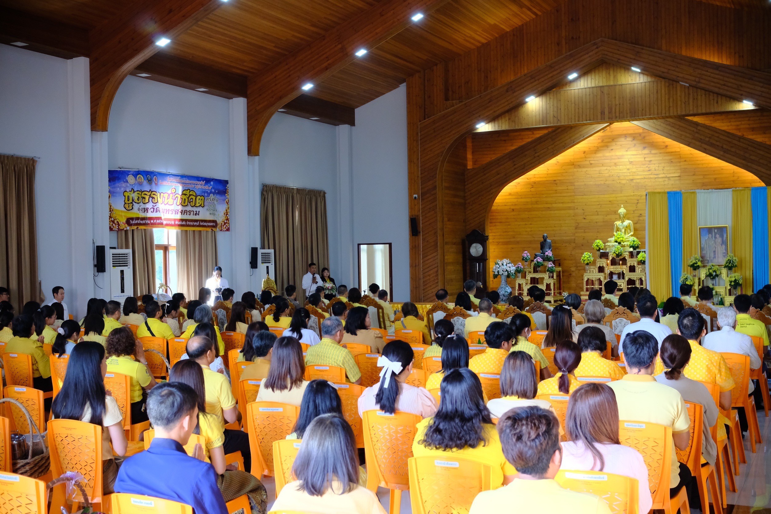 พช.สมุทรสงคราม ร่วมกิจกรรม “ชูธรรมนำชีวิต จังหวัดสมุทรสงคราม” ทำบุญตักบาตรวันธรรมสวนะ น้อมนำหลักธรรมมาใช้ในชีวิตประจำวัน