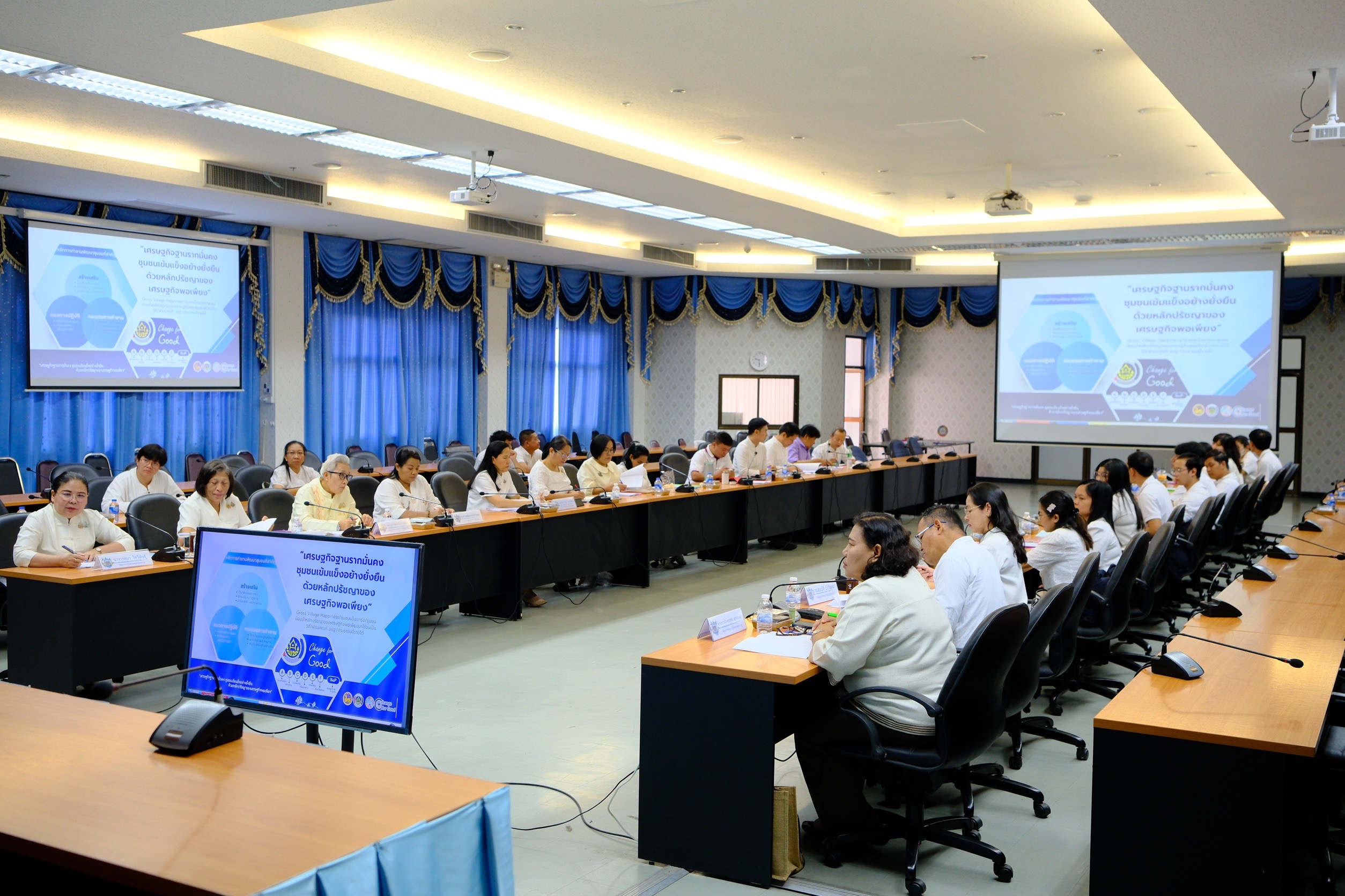 พช.สมุทรสงคราม ดำเนินประชุมเชิงปฏิบัติการการดำเนินงานตัวชี้วัดตามมาตรการปรับปรุงประสิทธิภาพในการปฏิบัติราชการ และตัวชี้วัดการประเมินผลการปฏิบัติราชการ กรมการพัฒนาชุมชนประจำปีงบประมาณ พ.ศ. 2568 และมอบนโยบายสำคัญของกรมการพัฒนาชุมชน