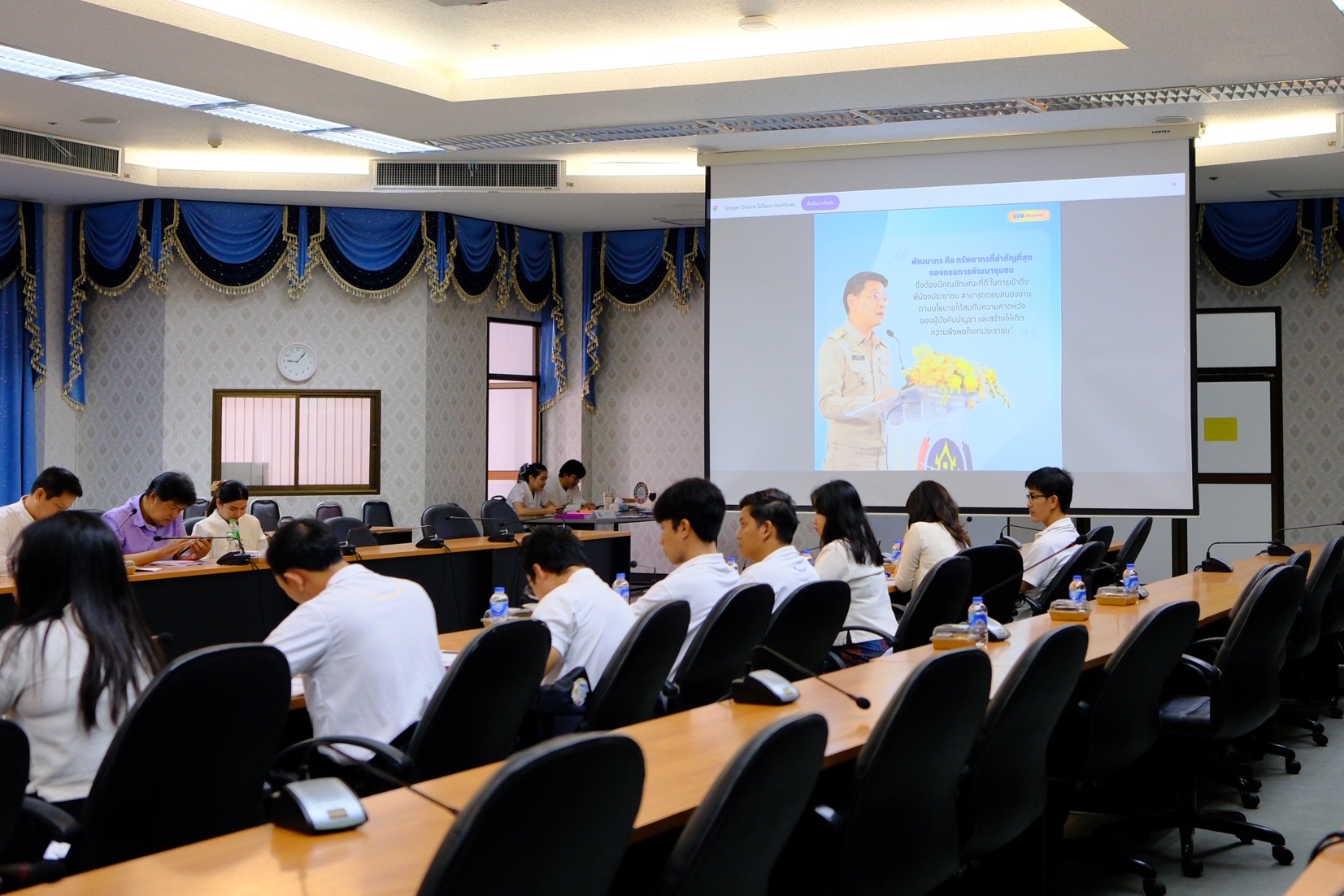 พช.สมุทรสงคราม ดำเนินประชุมเชิงปฏิบัติการการดำเนินงานตัวชี้วัดตามมาตรการปรับปรุงประสิทธิภาพในการปฏิบัติราชการ และตัวชี้วัดการประเมินผลการปฏิบัติราชการ กรมการพัฒนาชุมชนประจำปีงบประมาณ พ.ศ. 2568 และมอบนโยบายสำคัญของกรมการพัฒนาชุมชน