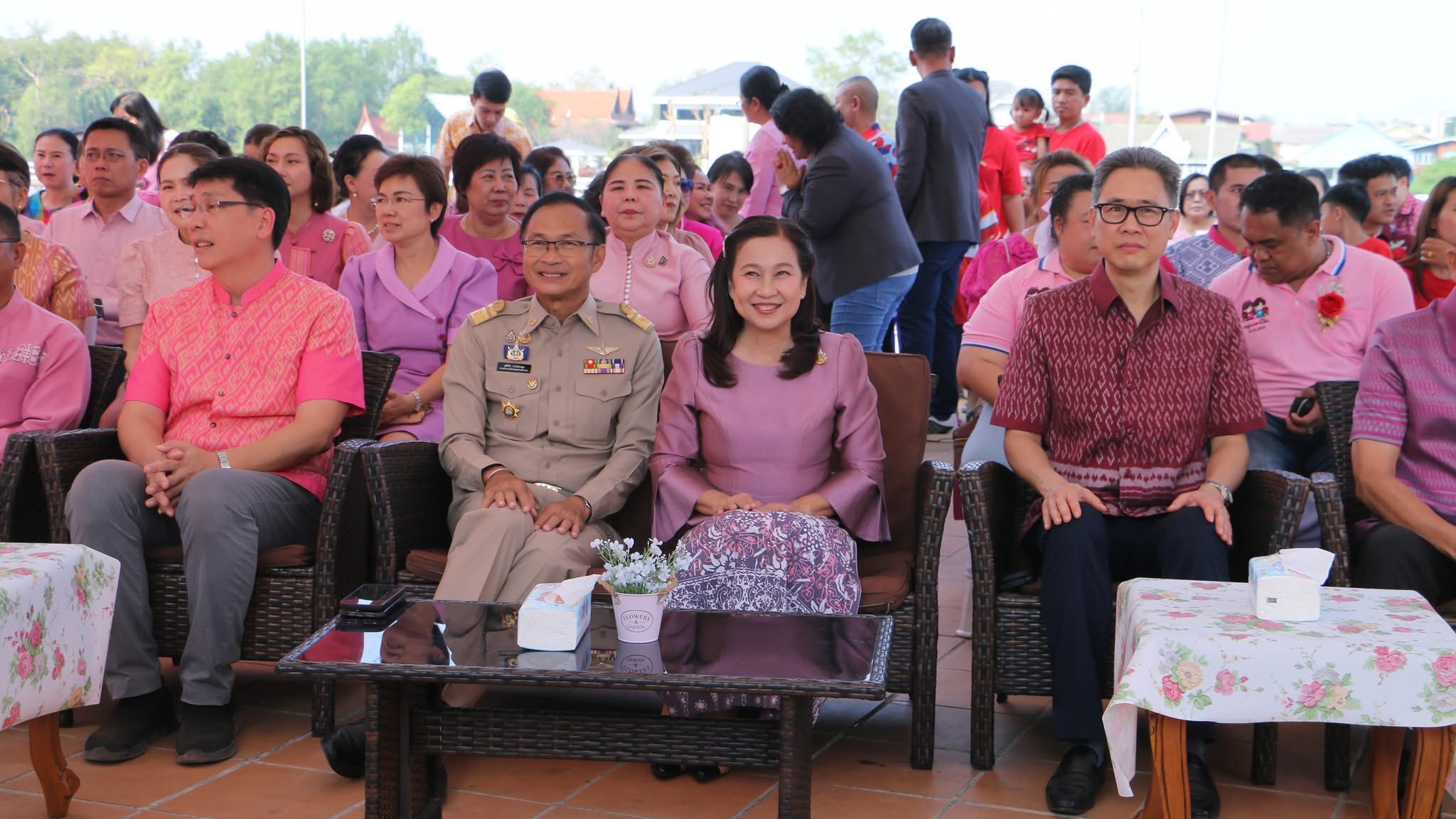 พช.สมุทรสงคราม ร่วมกิจกรรมจดทะเบียนสมรสนอกสำนักทะเบียนอำเภอ ในงาน “ขบวนรถไฟ สายใยแห่งรัก บนความเท่าเทียม” ตอน เส้นทางรัก : Love Map in Samutsongkhram ในวันแห่งความรัก