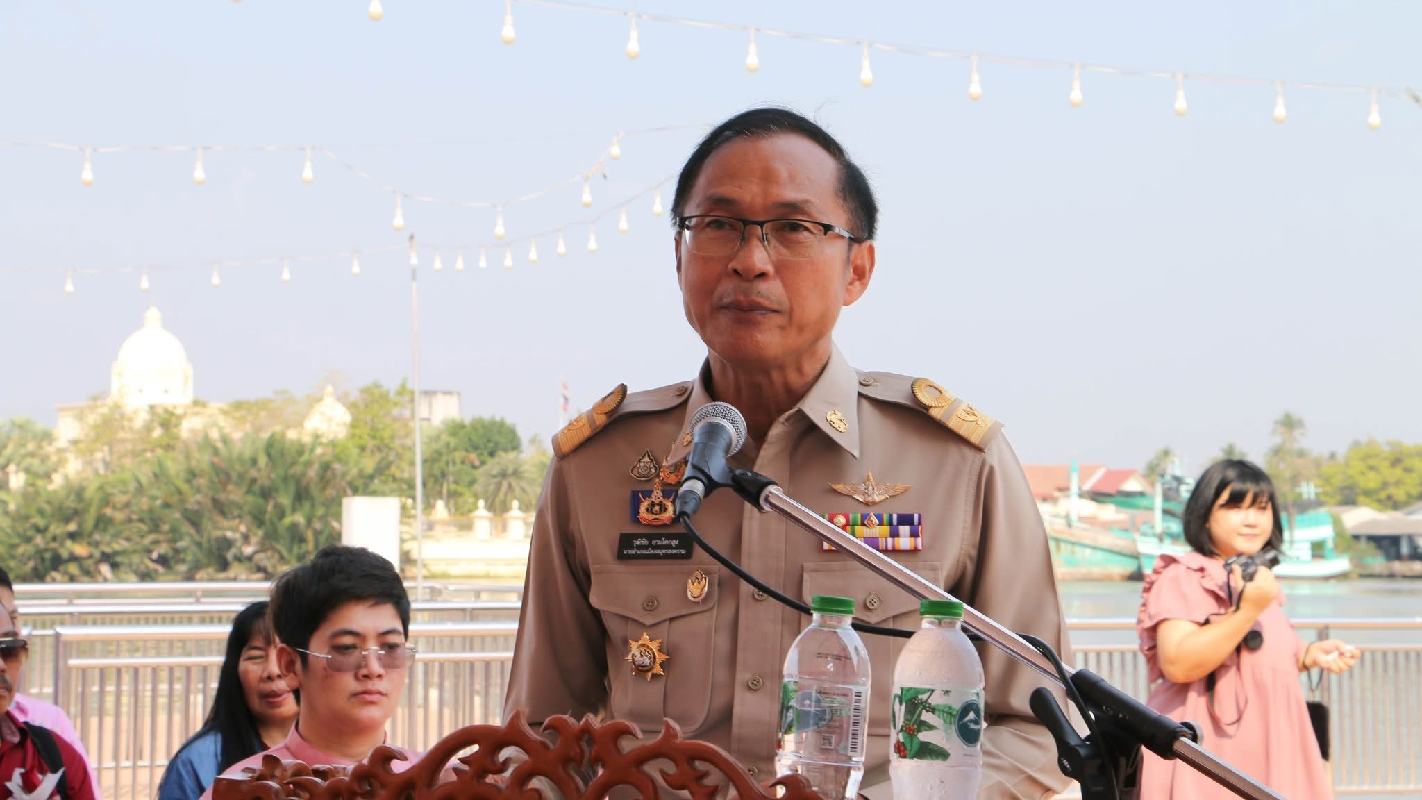 พช.สมุทรสงคราม ร่วมกิจกรรมจดทะเบียนสมรสนอกสำนักทะเบียนอำเภอ ในงาน “ขบวนรถไฟ สายใยแห่งรัก บนความเท่าเทียม” ตอน เส้นทางรัก : Love Map in Samutsongkhram ในวันแห่งความรัก