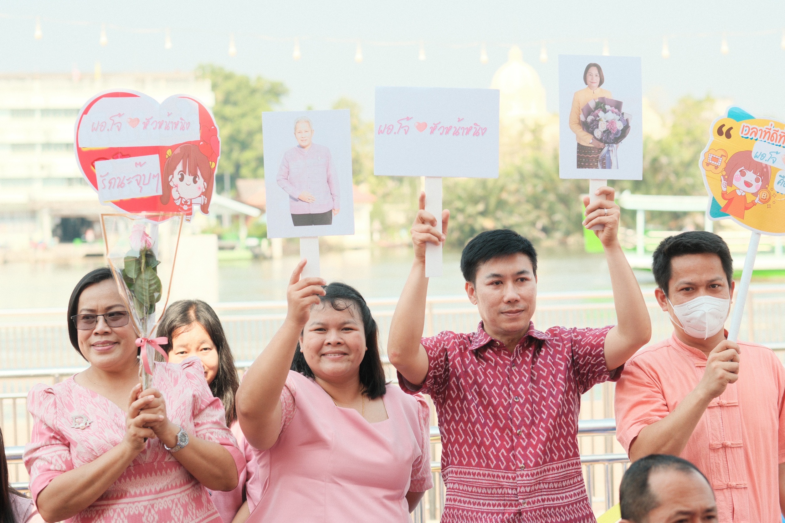 พช.สมุทรสงคราม ร่วมกิจกรรมจดทะเบียนสมรสนอกสำนักทะเบียนอำเภอ ในงาน “ขบวนรถไฟ สายใยแห่งรัก บนความเท่าเทียม” ตอน เส้นทางรัก : Love Map in Samutsongkhram ในวันแห่งความรัก