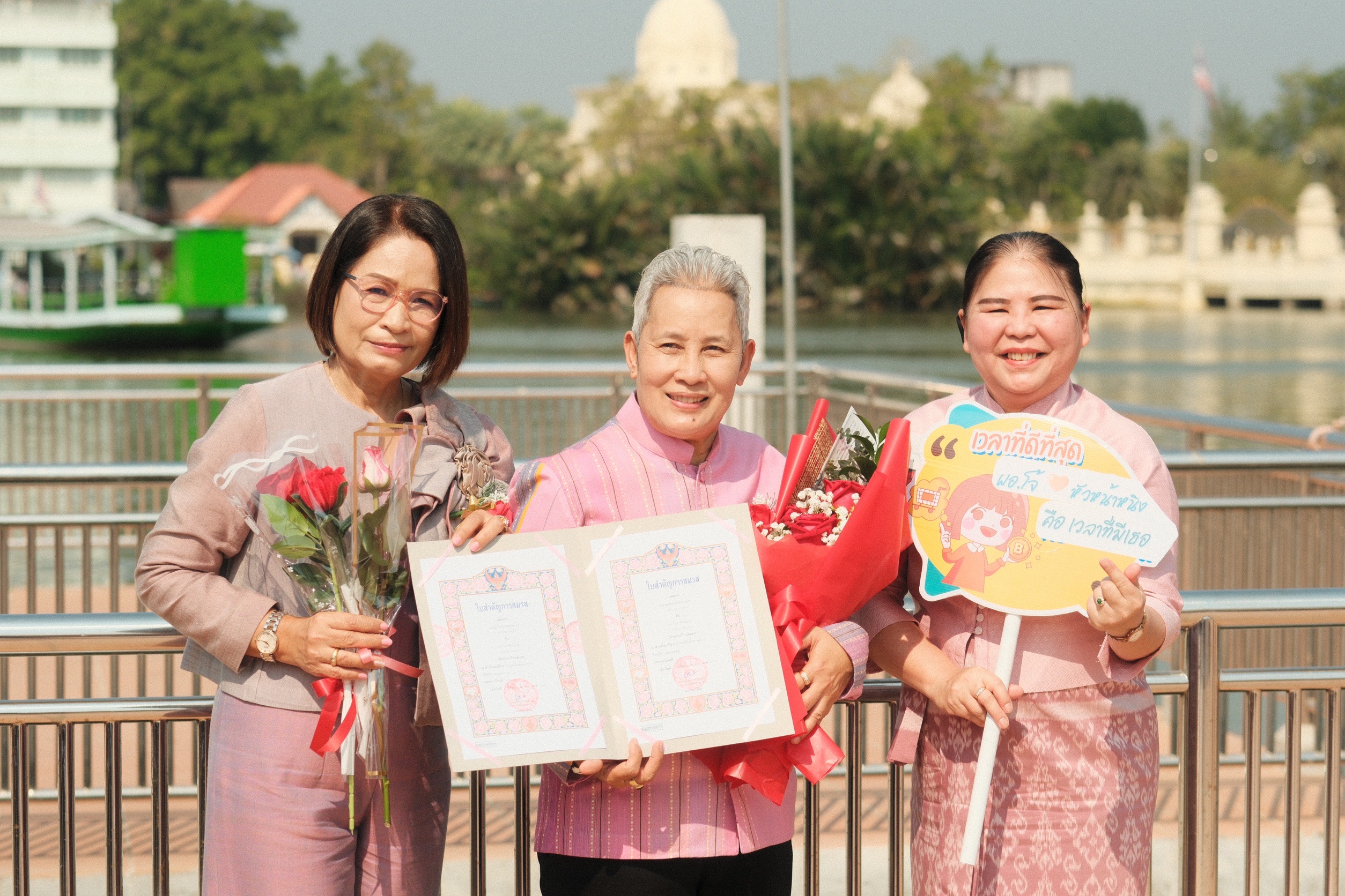 พช.สมุทรสงคราม ร่วมกิจกรรมจดทะเบียนสมรสนอกสำนักทะเบียนอำเภอ ในงาน “ขบวนรถไฟ สายใยแห่งรัก บนความเท่าเทียม” ตอน เส้นทางรัก : Love Map in Samutsongkhram ในวันแห่งความรัก