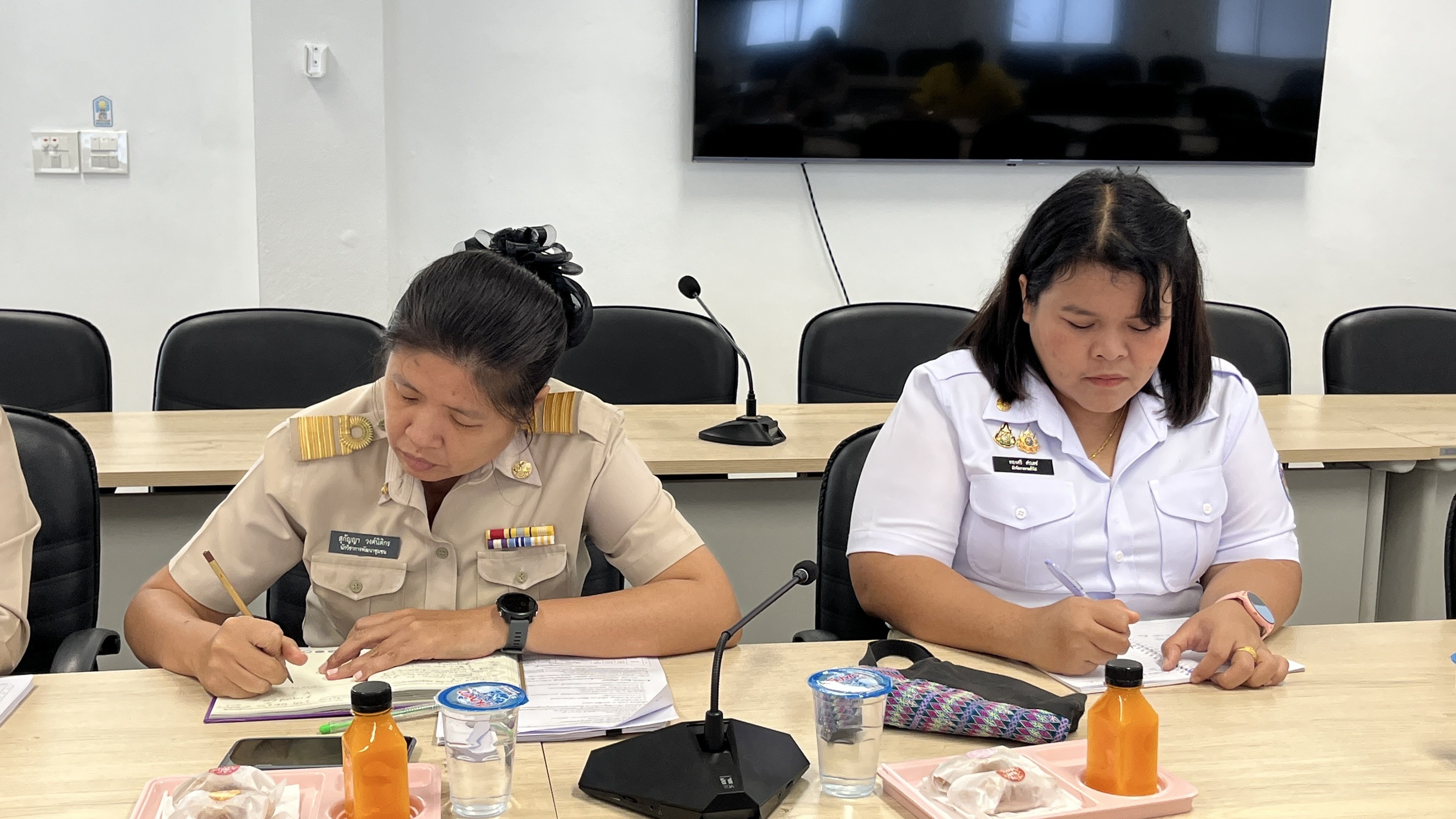 พช.สมุทรสงคราม ลงพื้นที่สนับสนุนติดตาม การดำเนินงานพัฒนาชุมชน ในไตรมาสที่ 2 ประจำปีงบประมาณ 2568
