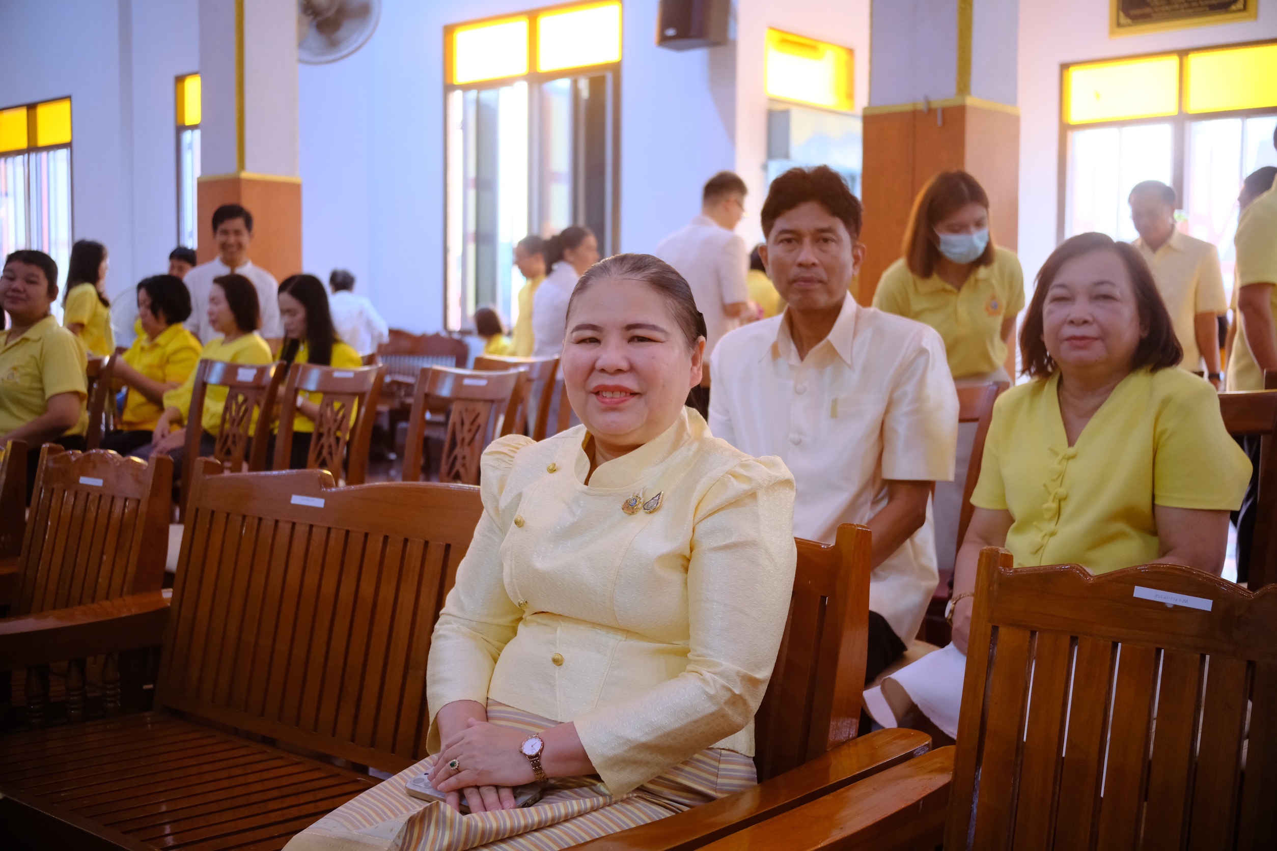 พช.สมุทรสงคราม ร่วมกิจกรรม “ชูธรรมนำชีวิต จังหวัดสมุทรสงคราม” ทำบุญตักบาตรวันธรรมสวนะ น้อมนำหลักธรรมมาใช้ในชีวิตประจำวัน