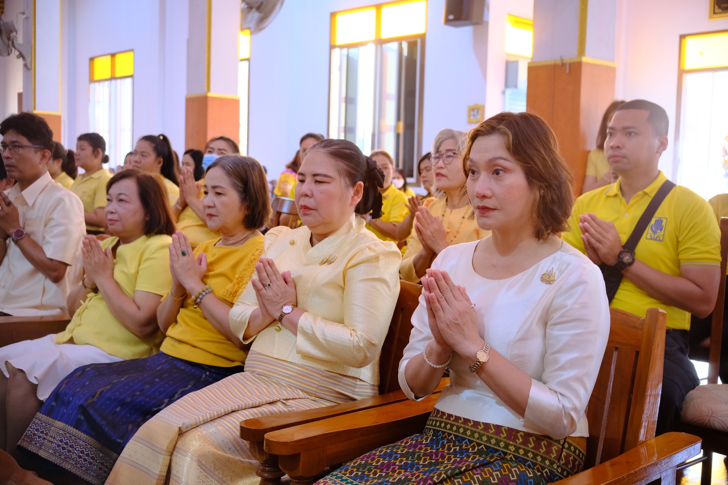 พช.สมุทรสงคราม ร่วมกิจกรรม “ชูธรรมนำชีวิต จังหวัดสมุทรสงคราม” ทำบุญตักบาตรวันธรรมสวนะ น้อมนำหลักธรรมมาใช้ในชีวิตประจำวัน