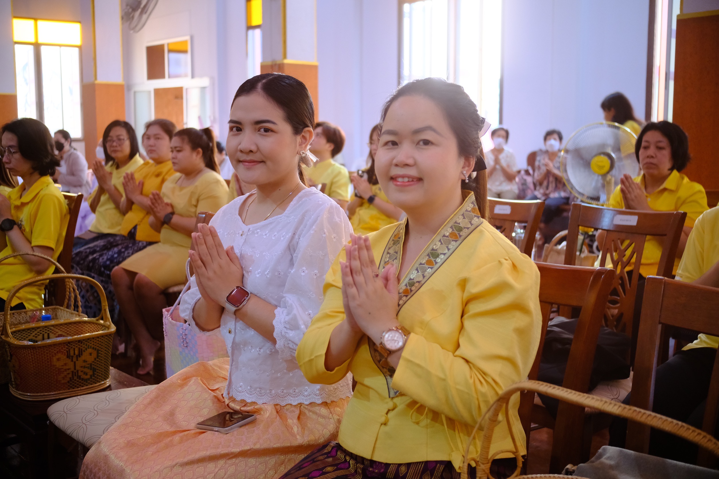 พช.สมุทรสงคราม ร่วมกิจกรรม “ชูธรรมนำชีวิต จังหวัดสมุทรสงคราม” ทำบุญตักบาตรวันธรรมสวนะ น้อมนำหลักธรรมมาใช้ในชีวิตประจำวัน