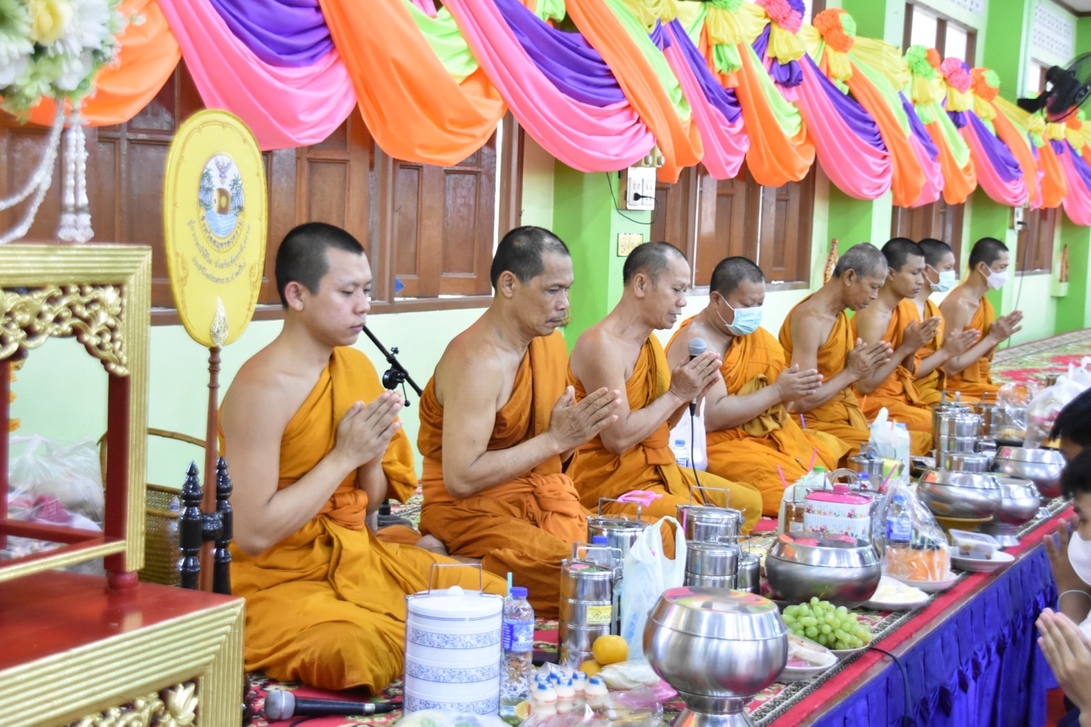 พช.สมุทรสงคราม ร่วมกิจกรรม “ชูธรรมนำชีวิต จังหวัดสมุทรสงคราม” ทำบุญตักบาตรวันธรรมสวนะ น้อมนำหลักธรรมมาใช้ในชีวิตประจำวัน