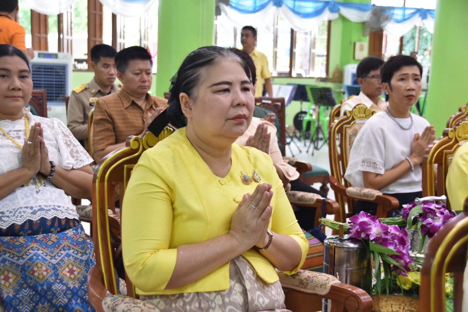 พช.สมุทรสงคราม ร่วมกิจกรรม “ชูธรรมนำชีวิต จังหวัดสมุทรสงคราม” ทำบุญตักบาตรวันธรรมสวนะ น้อมนำหลักธรรมมาใช้ในชีวิตประจำวัน