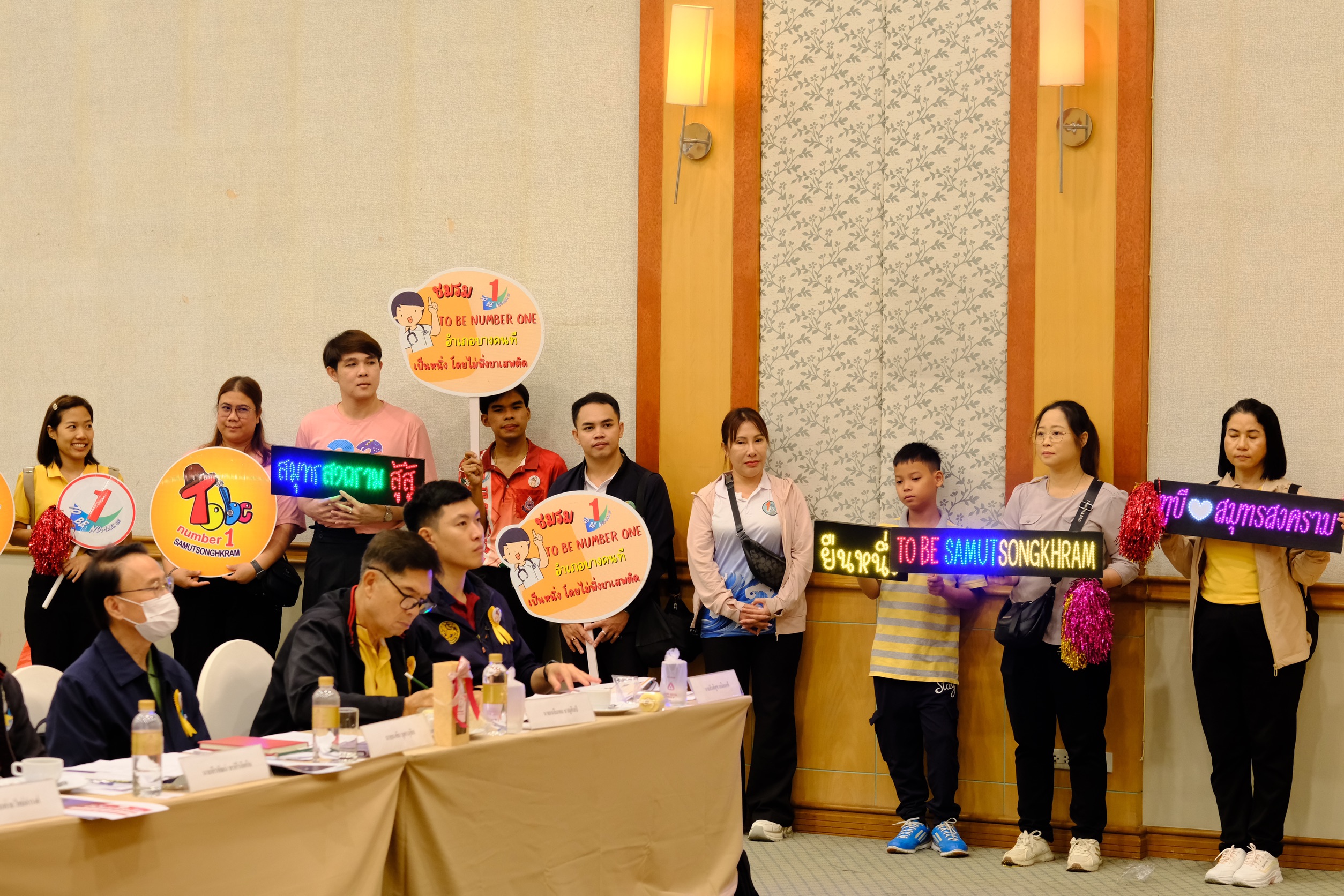 พช.สมุทรสงคราม ร่วมกิจกรรมการประกวดผลงานโครงการ To Be Number One ระดับภาคกลางและตะวันออกประจำปี 2568