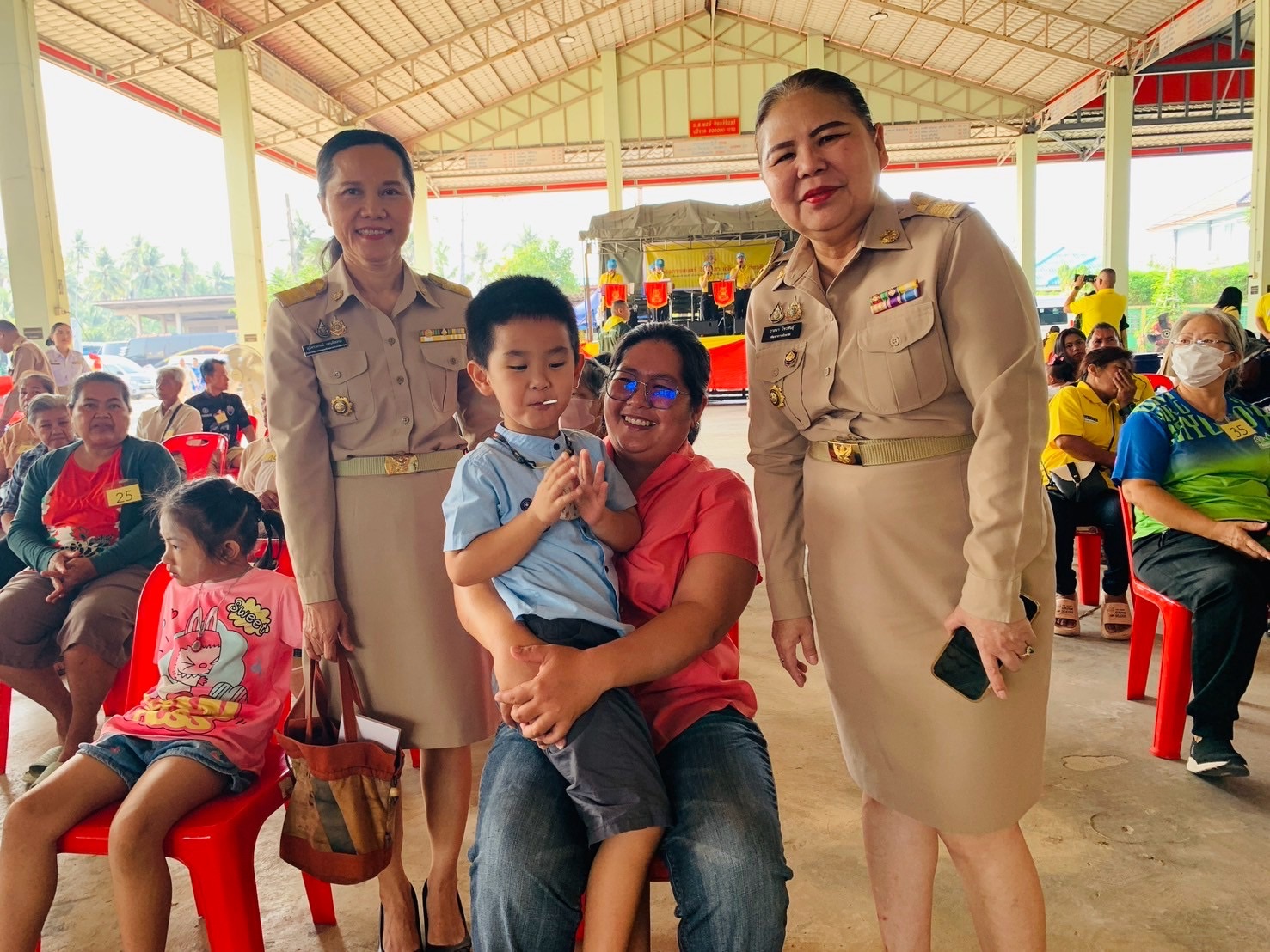 พช.สมุทรสงคราม ร่วมโครงการเสริมสร้างความจงรักภักดีต่อสถาบัน บำบัดทุกข์ บำรุงสุข สร้างรอยยิ้มให้ประชาชน ประจำปีงบประมาณ พ.ศ. 2568 และหน่วยบริการจังหวัดสมุทรสงครามเคลื่อนที่ “บำบัดทุกข์ บำรุงสุข สร้างรอยยิ้มให้ประชาชน”