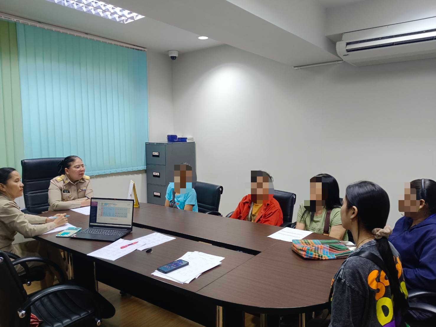 พช.สมุทรสงคราม ดำเนินการพิจารณาไกล่เกลี่ยลูกหนี้กองทุนพัฒนาบทบาทสตรี จังหวัดสมุทรสงคราม