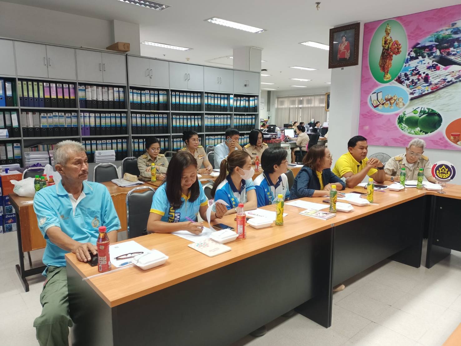 พช.สมุทรสงคราม ร่วมกับเครือข่ายกองทุนแม่ของแผ่นดินจังหวัดสมุทรสงคราม จัดประชุมคณะกรรมการเครือข่ายกองทุนแม่ของแผ่นดินจังหวัดสมุทรสงคราม
