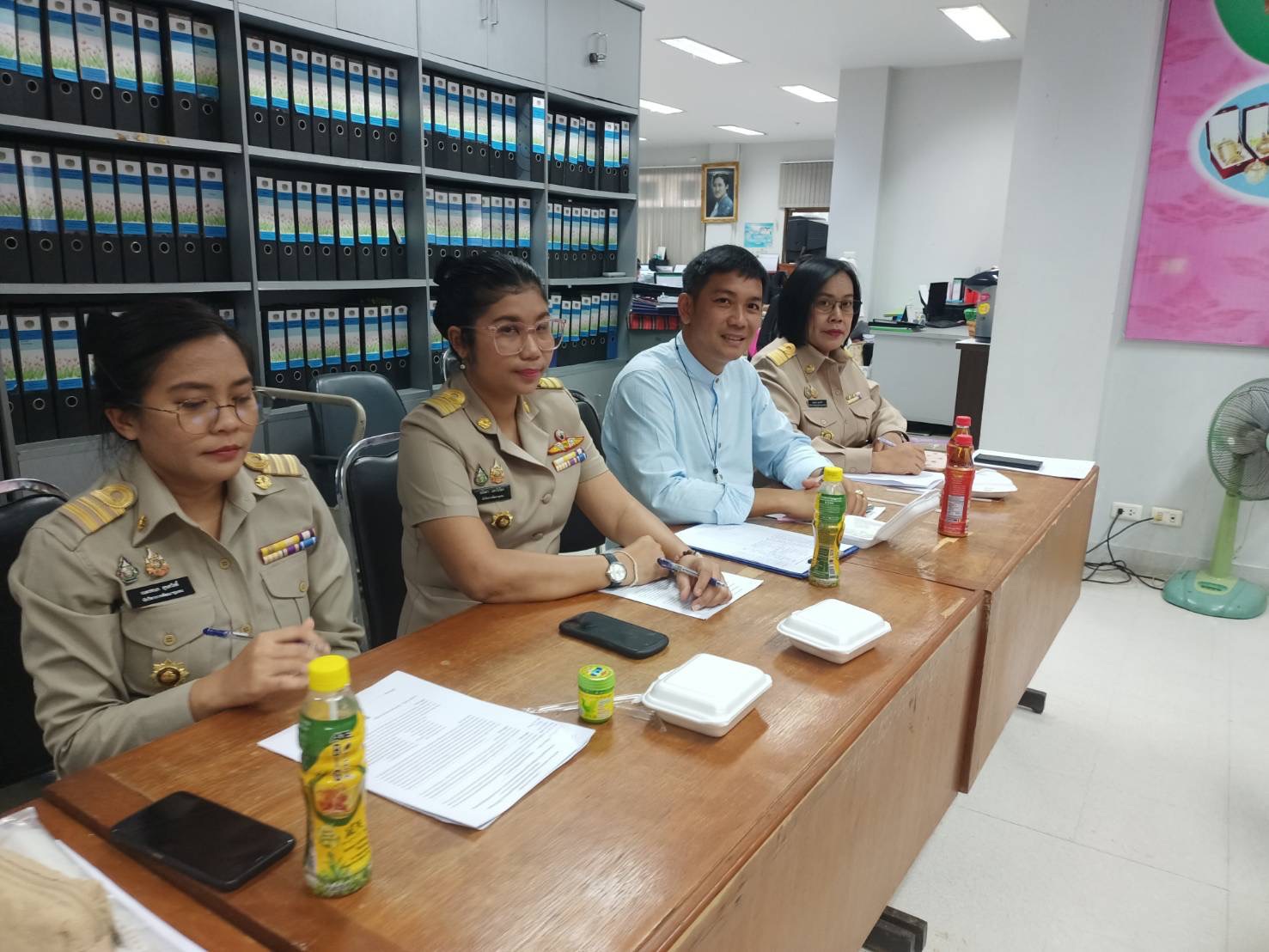 พช.สมุทรสงคราม ร่วมกับเครือข่ายกองทุนแม่ของแผ่นดินจังหวัดสมุทรสงคราม จัดประชุมคณะกรรมการเครือข่ายกองทุนแม่ของแผ่นดินจังหวัดสมุทรสงคราม