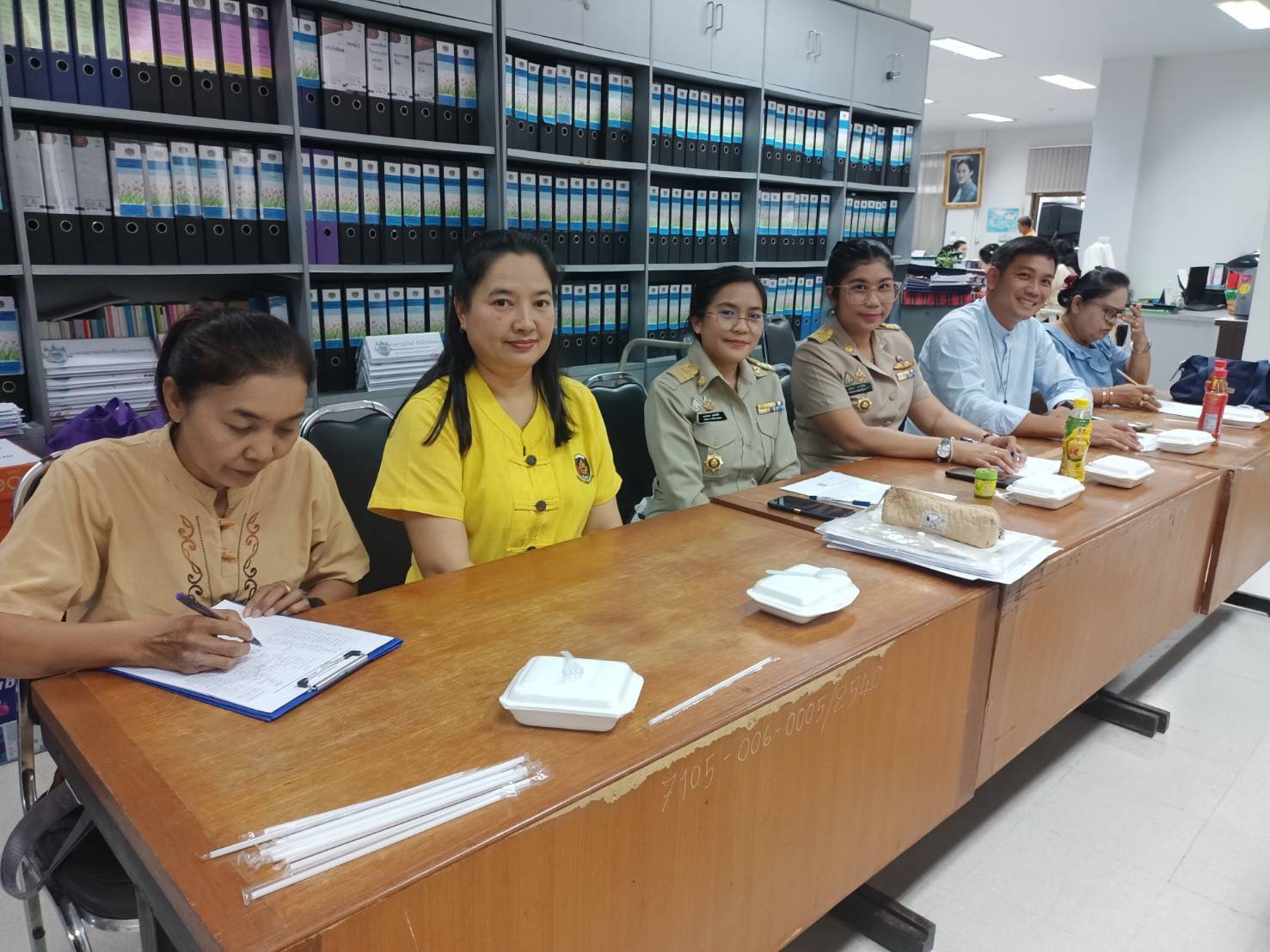 พช.สมุทรสงคราม ร่วมกับเครือข่ายกองทุนแม่ของแผ่นดินจังหวัดสมุทรสงคราม จัดประชุมคณะกรรมการเครือข่ายกองทุนแม่ของแผ่นดินจังหวัดสมุทรสงคราม