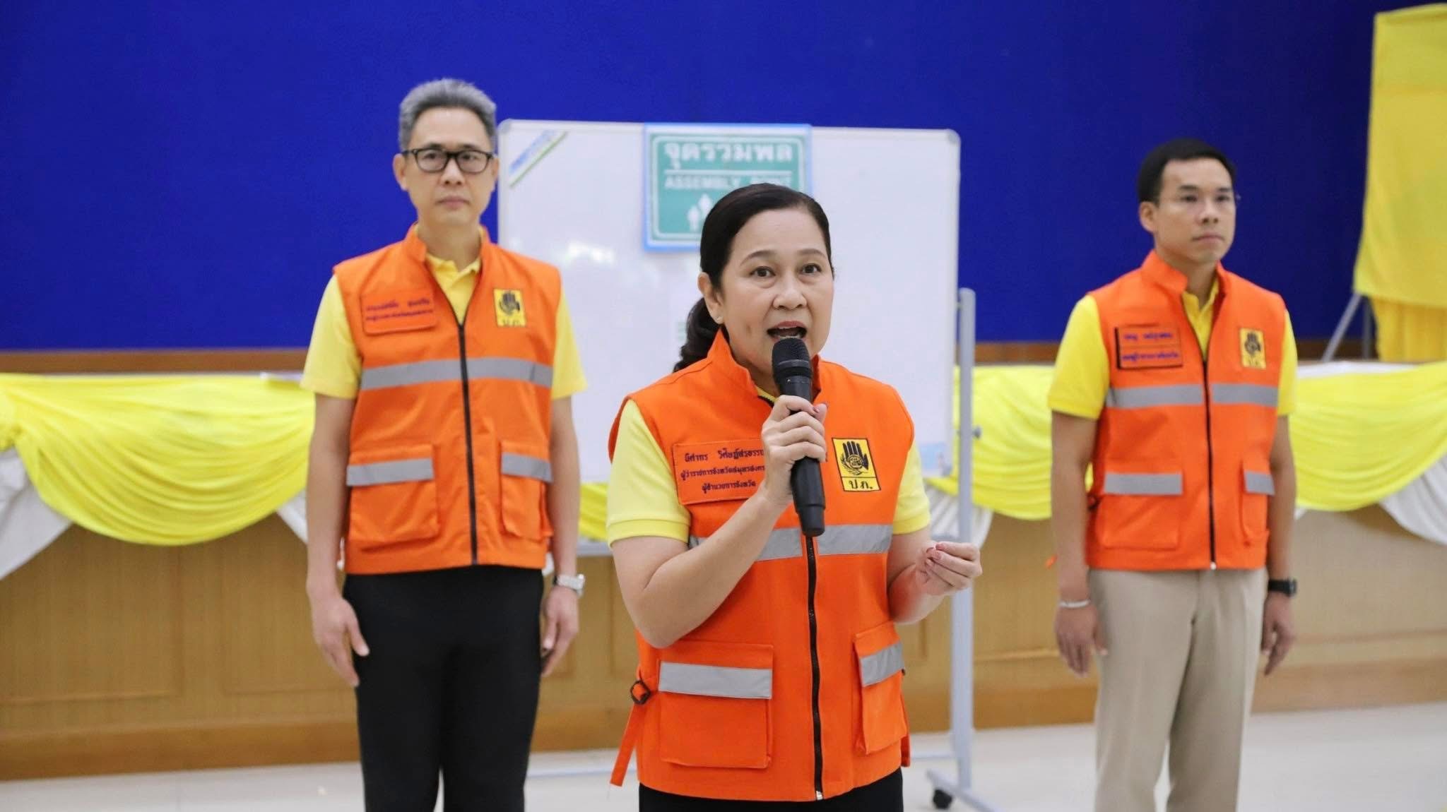 พช.สมุทรสงคราม ร่วมฝึกซ้อมอพยพหนีไฟศาลากลางจังหวัดสมุทรสงคราม ตามแผนป้องกันและระงับอัคคีภัยภายในสำนักงาน ประจำปีงบประมาณ พ.ศ. 2568