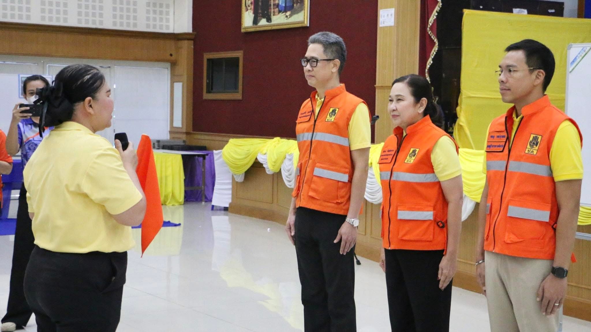พช.สมุทรสงคราม ร่วมฝึกซ้อมอพยพหนีไฟศาลากลางจังหวัดสมุทรสงคราม ตามแผนป้องกันและระงับอัคคีภัยภายในสำนักงาน ประจำปีงบประมาณ พ.ศ. 2568