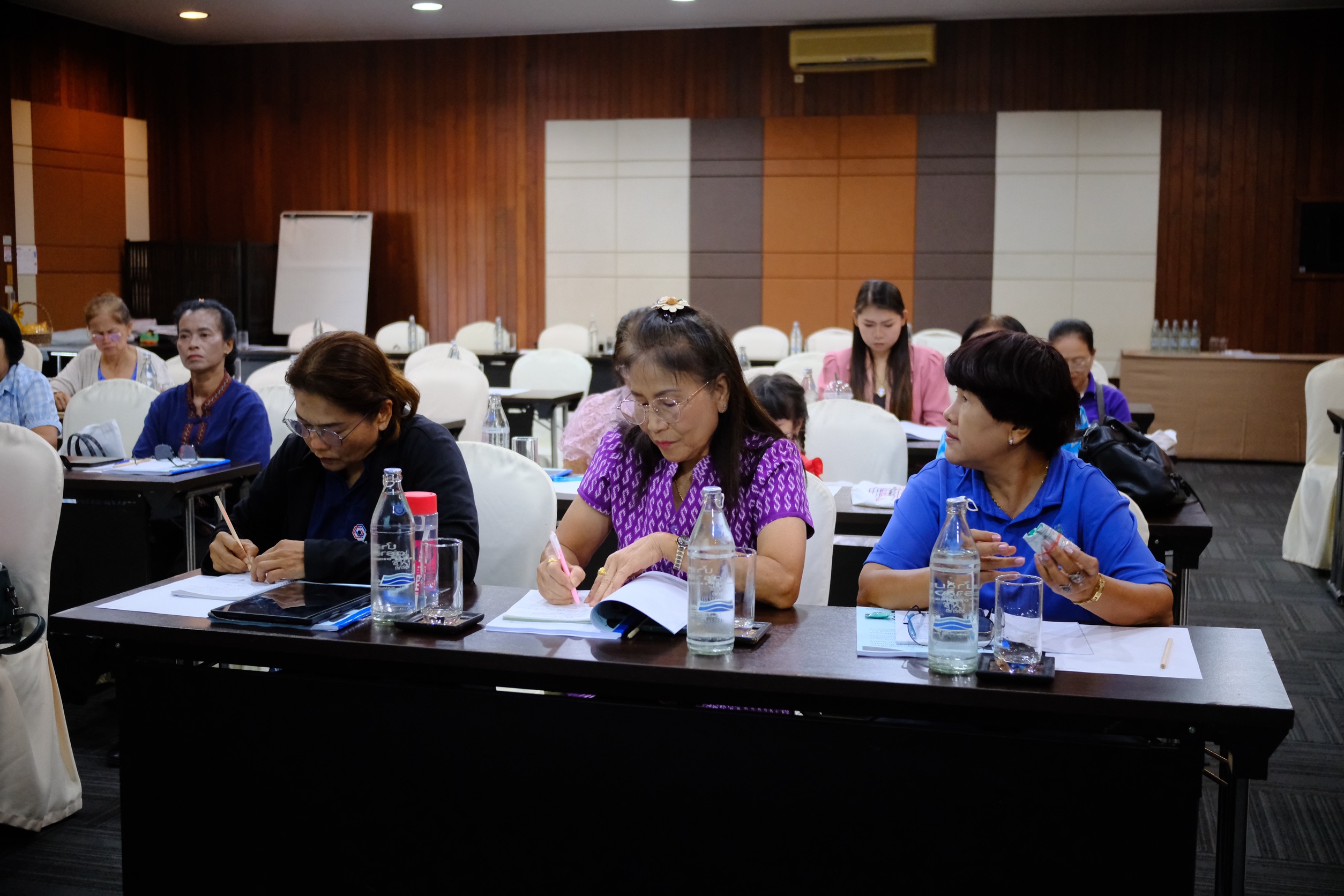 พช.สมุทรสงคราม ดำเนินโครงการเพิ่มประสิทธิภาพการปฏิบัติงานกองทุนพัฒนาบทบาทสตรีแก่กลไกการขับเคลื่อนกองทุนพัฒนาบทบาทสตรี กิจกรรมที่ 2 เพิ่มประสิทธิภาพการปฏิบัติงานกองทุนพัฒนาบทบาทสตรีแก่กลไกการขับเคลื่อนกองทุนพัฒนาบทบาทสตรีระดับจังหวัด