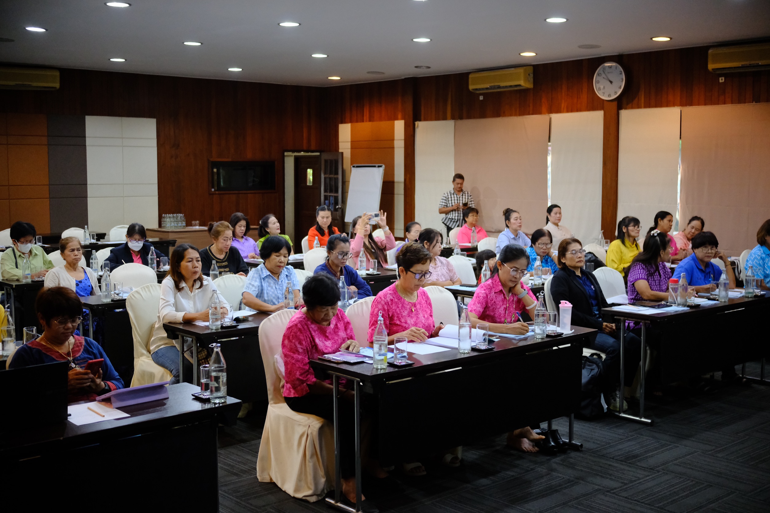 พช.สมุทรสงคราม ดำเนินโครงการเพิ่มประสิทธิภาพการปฏิบัติงานกองทุนพัฒนาบทบาทสตรีแก่กลไกการขับเคลื่อนกองทุนพัฒนาบทบาทสตรี กิจกรรมที่ 2 เพิ่มประสิทธิภาพการปฏิบัติงานกองทุนพัฒนาบทบาทสตรีแก่กลไกการขับเคลื่อนกองทุนพัฒนาบทบาทสตรีระดับจังหวัด