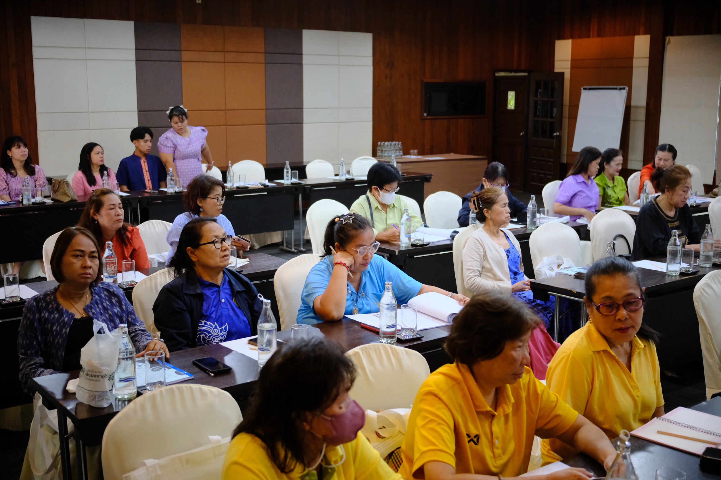 พช.สมุทรสงคราม ดำเนินโครงการเพิ่มประสิทธิภาพการปฏิบัติงานกองทุนพัฒนาบทบาทสตรีแก่กลไกการขับเคลื่อนกองทุนพัฒนาบทบาทสตรี กิจกรรมที่ 2 เพิ่มประสิทธิภาพการปฏิบัติงานกองทุนพัฒนาบทบาทสตรีแก่กลไกการขับเคลื่อนกองทุนพัฒนาบทบาทสตรีระดับจังหวัด