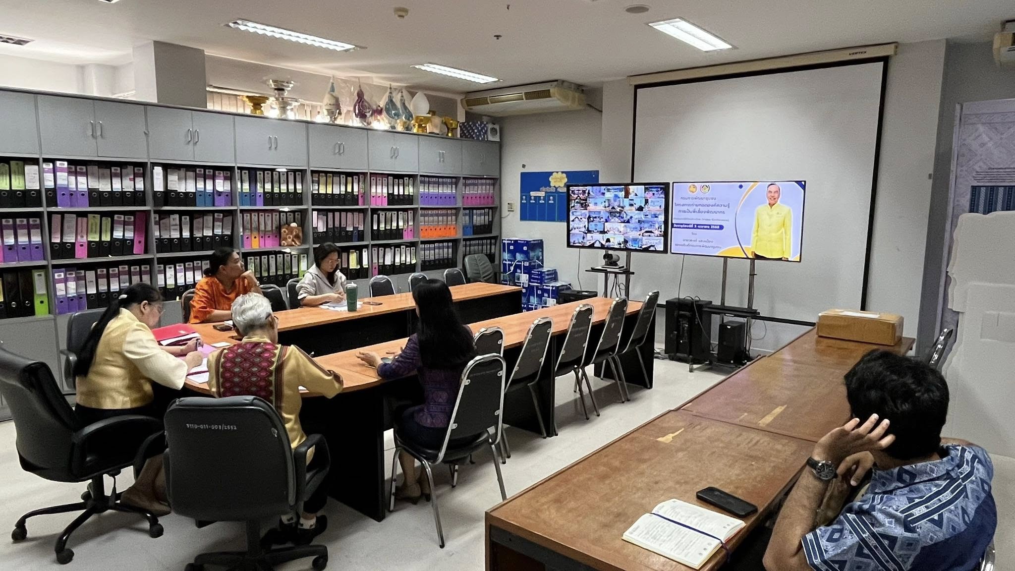 พช.สมุทรสงคราม ร่วมขับเคลื่อนโครงการถ่ายทอดองค์ความรู้การเป็นพี่เลี้ยงพัฒนากร เสริมแกร่ง “คน พช.” เก่ง ดี มีความสุข ด้วยหัวใจพัฒนาชุมชน