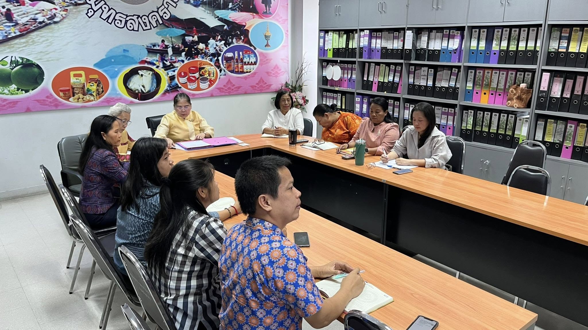 พช.สมุทรสงคราม ร่วมขับเคลื่อนโครงการถ่ายทอดองค์ความรู้การเป็นพี่เลี้ยงพัฒนากร เสริมแกร่ง “คน พช.” เก่ง ดี มีความสุข ด้วยหัวใจพัฒนาชุมชน
