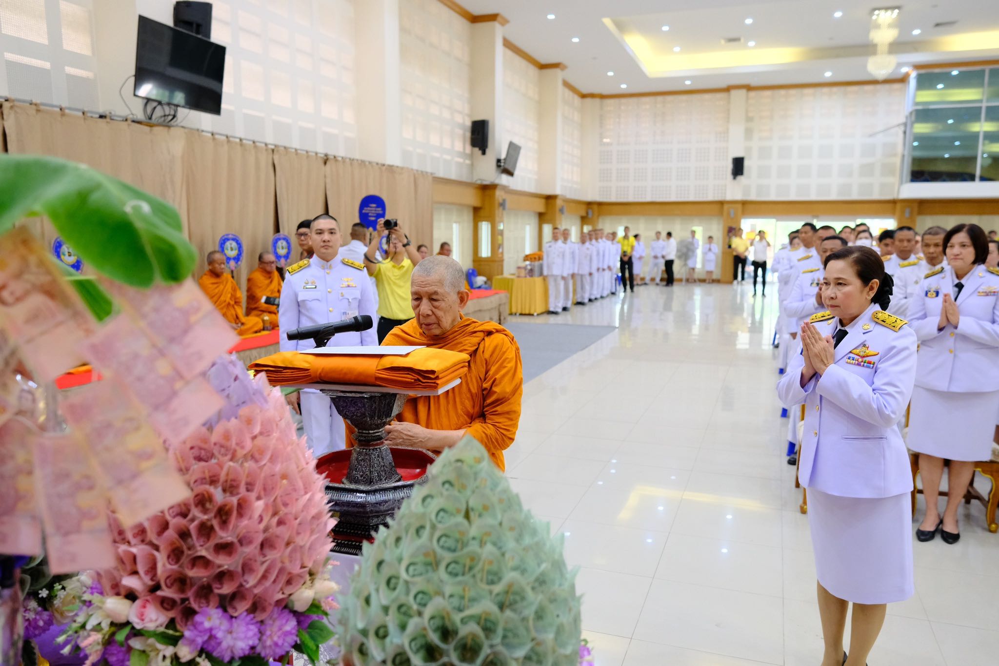 จังหวัดสมุทรสงคราม จัดพิธีทอดผ้าป่าสมทบกองทุนพัฒนาเด็กชนบท ในพระราชูปถัมภ์ สมเด็จพระเทพรัตนราชสุดาฯ สยามบรมราชกุมารี เพื่อช่วยเหลือเด็กก่อนวัยเรียนที่ครอบครัวยากจนและด้อยโอกาส ประจำปีงบประมาณ 2568