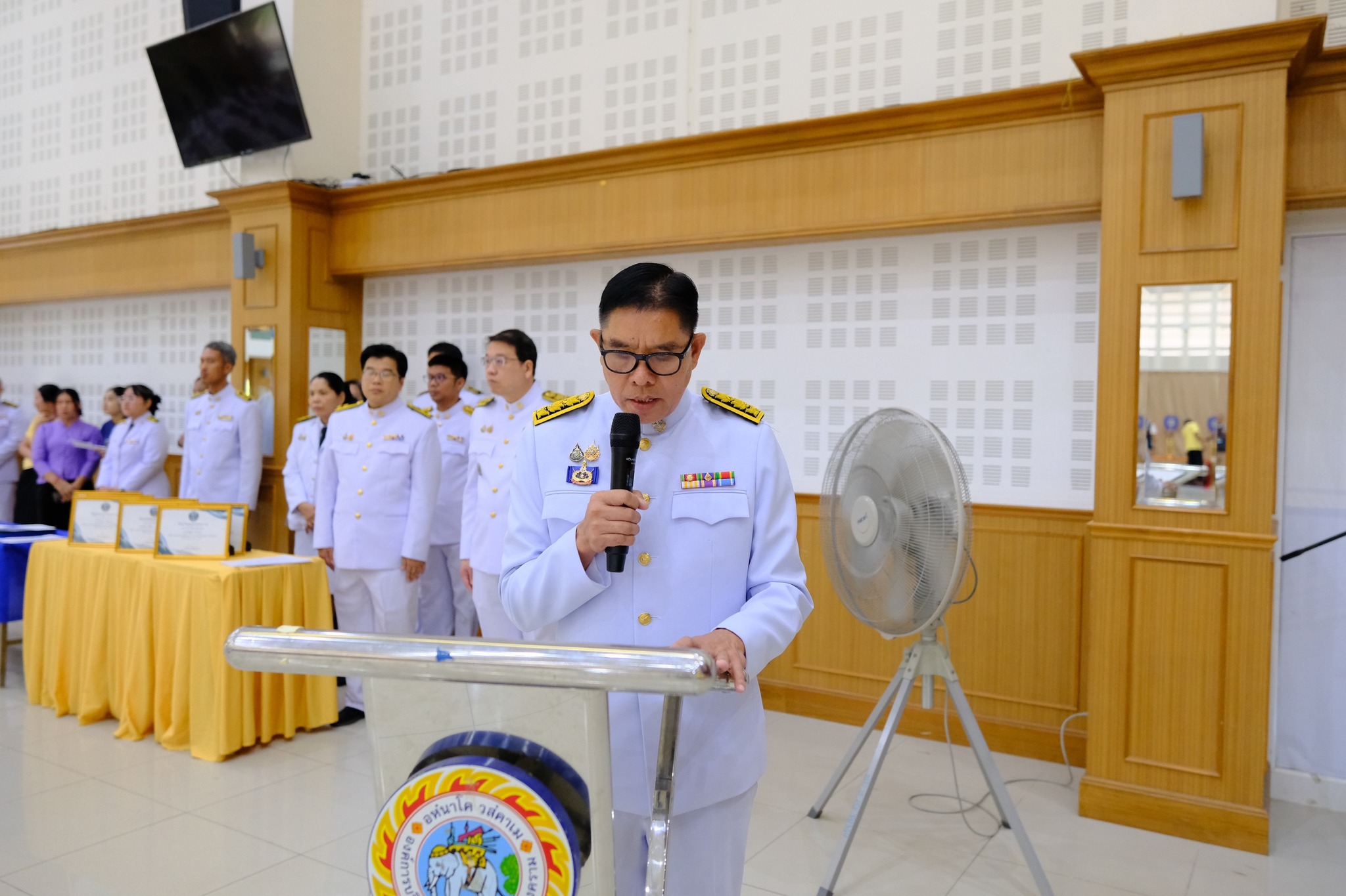 จังหวัดสมุทรสงคราม จัดพิธีมอบเกียรติบัตรและเข็มเชิดชูเกียรติให้แก่ข้าราชการพลเรือนดีเด่น และมอบเกียรติบัตรให้แก่ข้าราชการพลเรือนดีเด่นระดับจังหวัด เนื่องในวันข้าราชการพลเรือน ประจำปี 2568