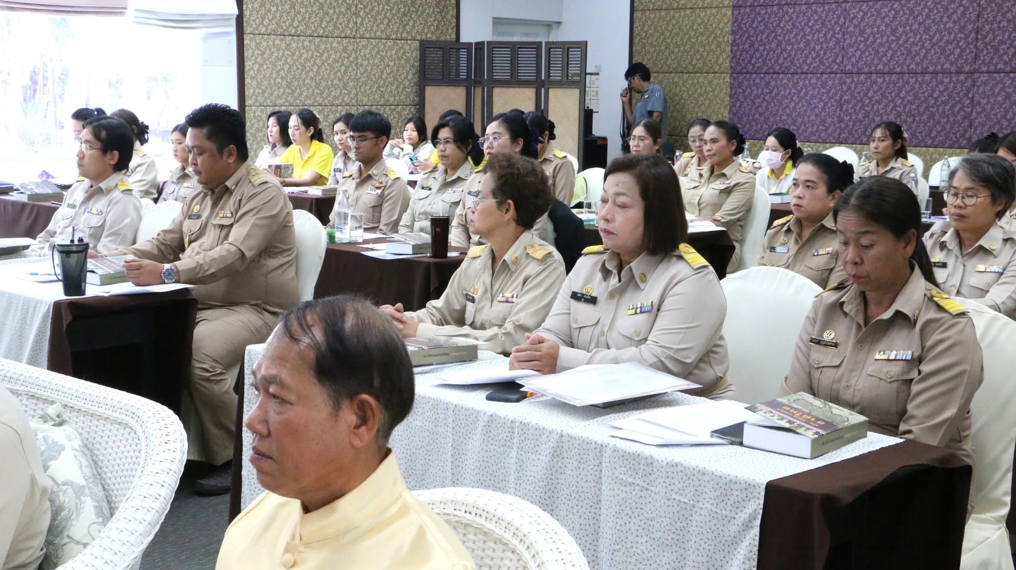 พช.สมุทรสงคราม ร่วมพิธีเปิดการจัดอบรมให้ความรู้วิทยากรผู้ถ่ายทอดความรู้เกี่ยวกับประวัติศาสตร์ชาติไทย (ครู ข) ระดับองค์กรปกครองส่วนท้องถิ่น ประจำปี 2568