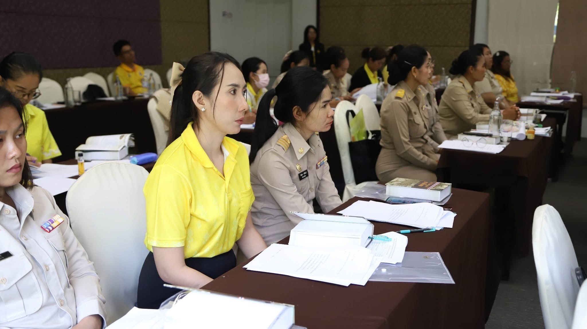 พช.สมุทรสงคราม ร่วมพิธีเปิดการจัดอบรมให้ความรู้วิทยากรผู้ถ่ายทอดความรู้เกี่ยวกับประวัติศาสตร์ชาติไทย (ครู ข) ระดับองค์กรปกครองส่วนท้องถิ่น ประจำปี 2568