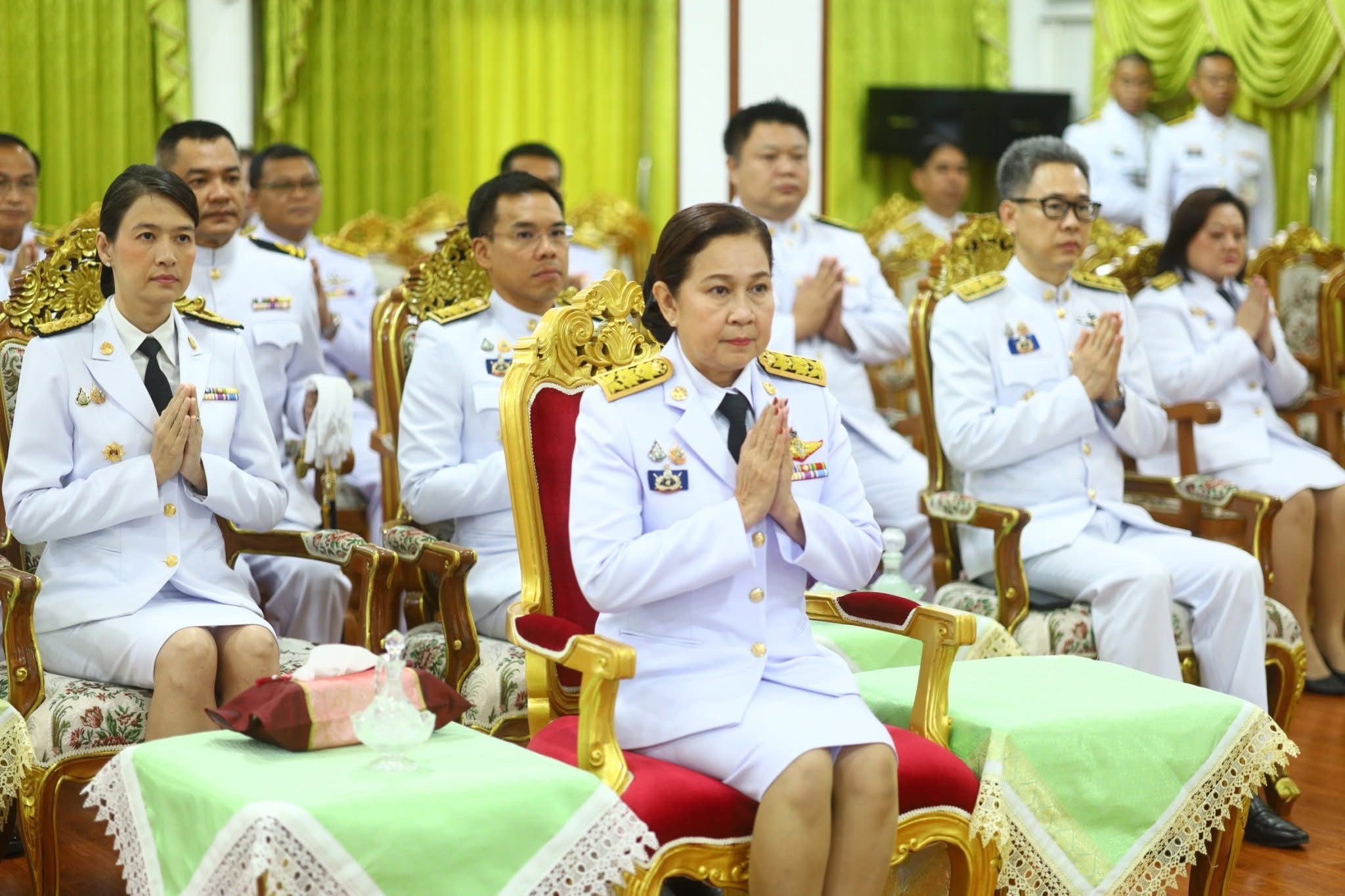 พช.สมุทรสงคราม ร่วมพิธีเจริญพระพุทธมนต์และพิธีทำบุญตักบาตรเฉลิมพระเกียรติสมเด็จพระเจ้าลูกยาเธอ เจ้าฟ้าทีปังกรรัศมีโชติ มหาวชิโรตตมางกูร สิริวิบูลยราชกุมาร เนื่องในโอกาสวันคล้ายวันประสูติ 29 เมษายน