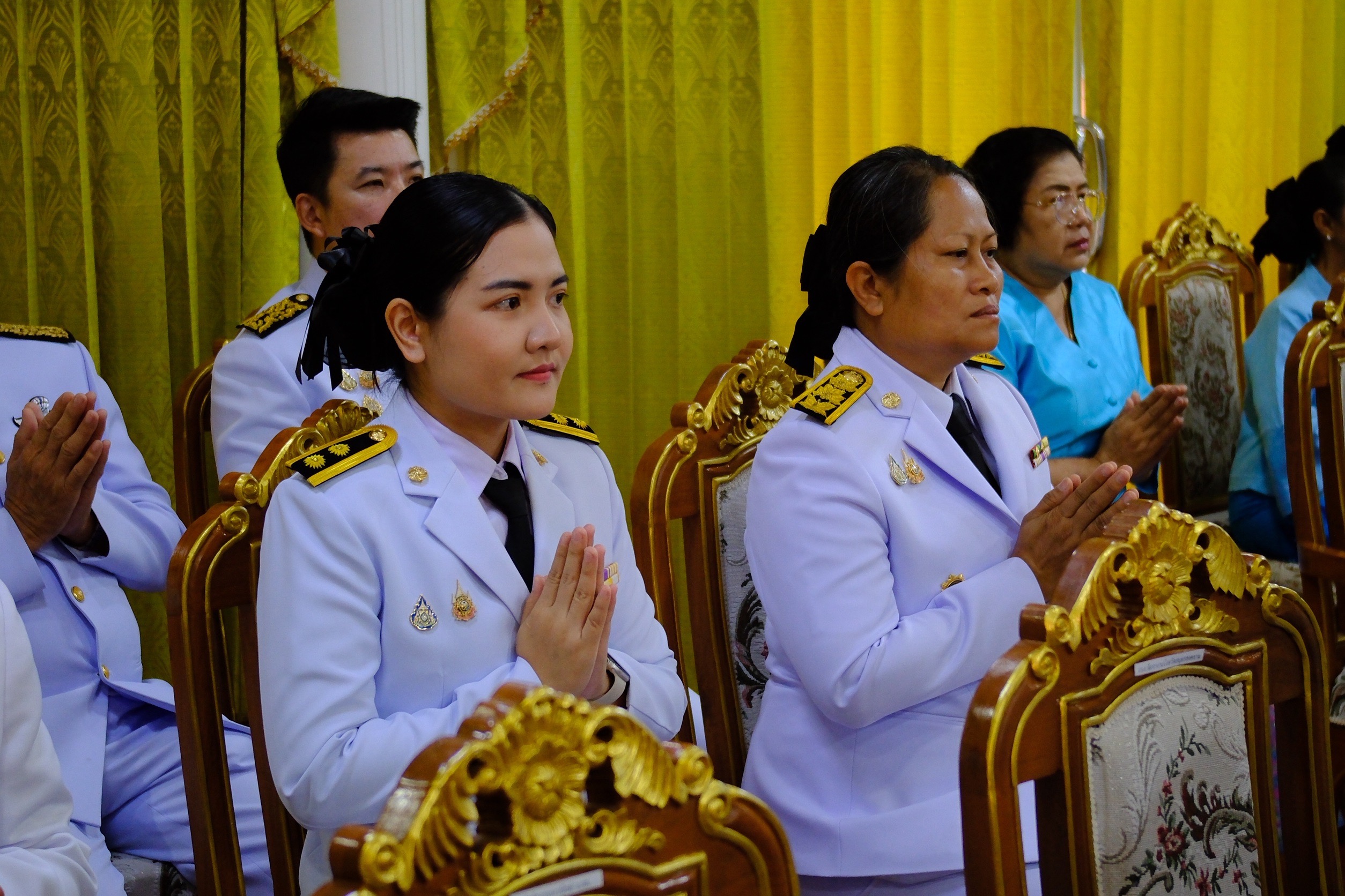 พช.สมุทรสงคราม ร่วมพิธีเจริญพระพุทธมนต์และพิธีทำบุญตักบาตรเฉลิมพระเกียรติสมเด็จพระเจ้าลูกยาเธอ เจ้าฟ้าทีปังกรรัศมีโชติ มหาวชิโรตตมางกูร สิริวิบูลยราชกุมาร เนื่องในโอกาสวันคล้ายวันประสูติ 29 เมษายน
