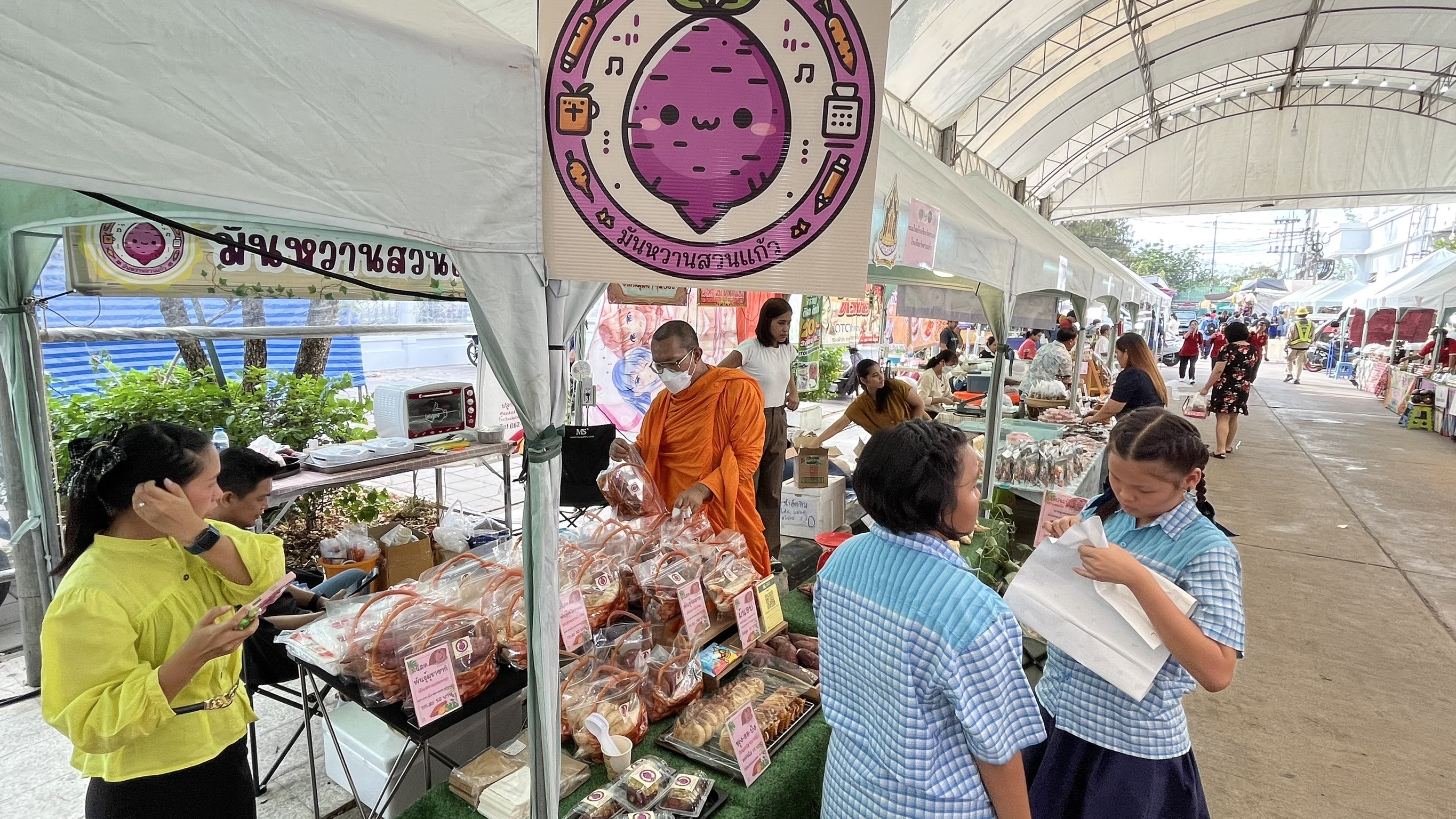 พช.สมุทรสงคราม ร่วมพิธีเปิด “สืบสานประเพณ๊วัฒนธรรมลุ่มน้ำแม่กลองของดีเมืองสามน้ำ และงานกาชาดจังหวัดสมุทรสงคราม ประจำปี 2568”