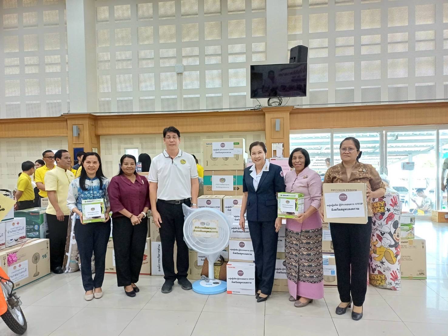 พช.สมุทรสงคราม ร่วมสนับสนุนสิ่งของรางวัลให้กิจกรรมวันรวมน้ำใจให้กาชาด ประจำปี 2568