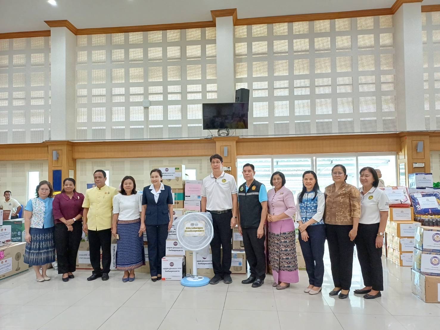 พช.สมุทรสงคราม ร่วมสนับสนุนสิ่งของรางวัลให้กิจกรรมวันรวมน้ำใจให้กาชาด ประจำปี 2568